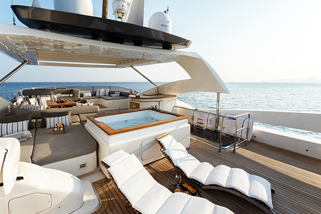 Funsea flybridge motor yacht at sea