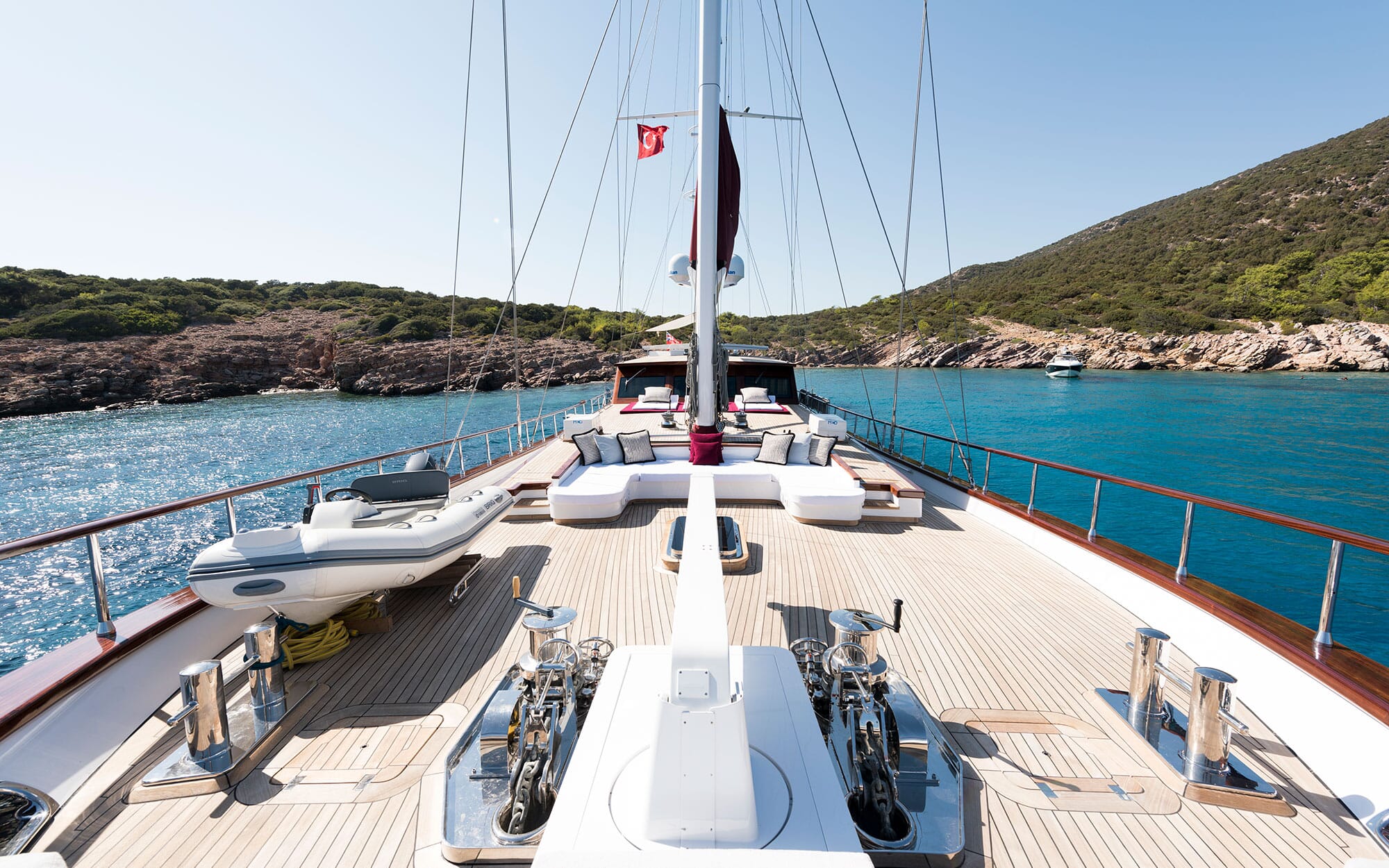 That's Amore luxury sailing yacht exterior