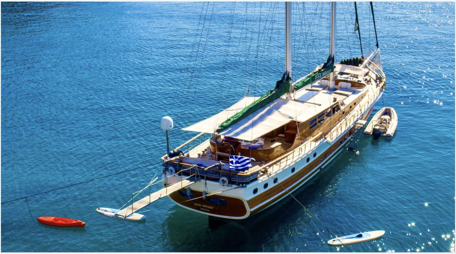 Ecce Navigo main deck dining area