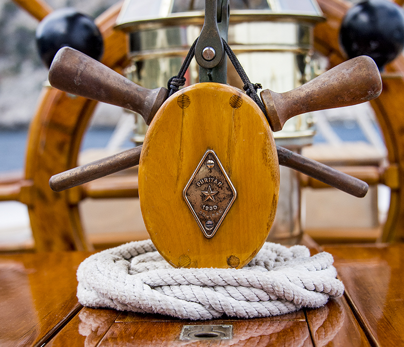 Puritan sailing along the Italian coast