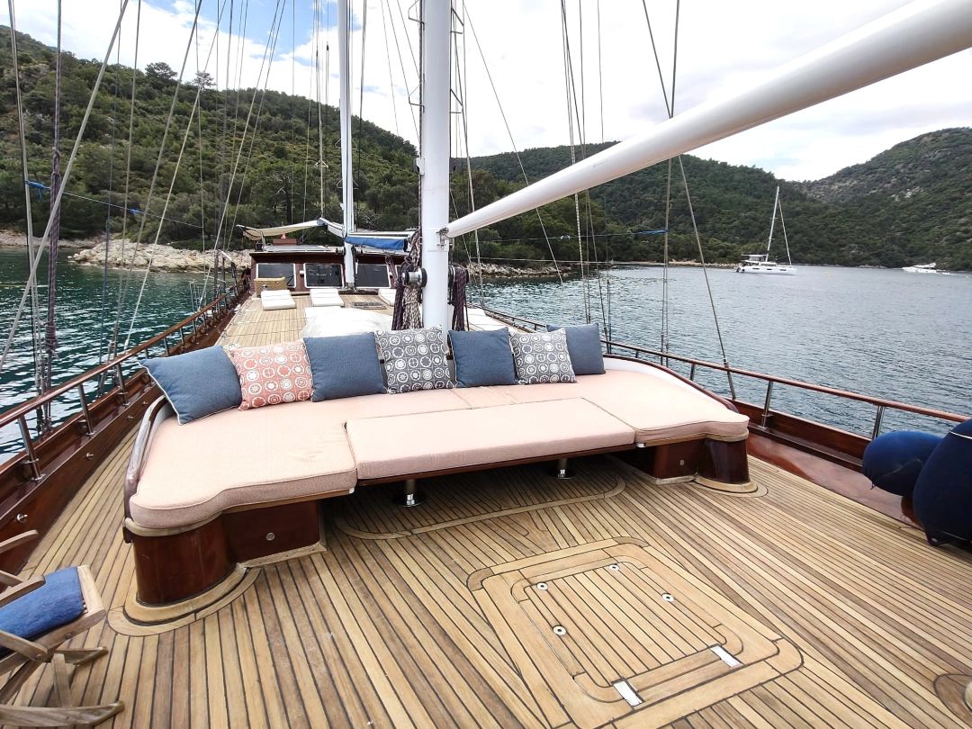 Carolina yacht deck spaces