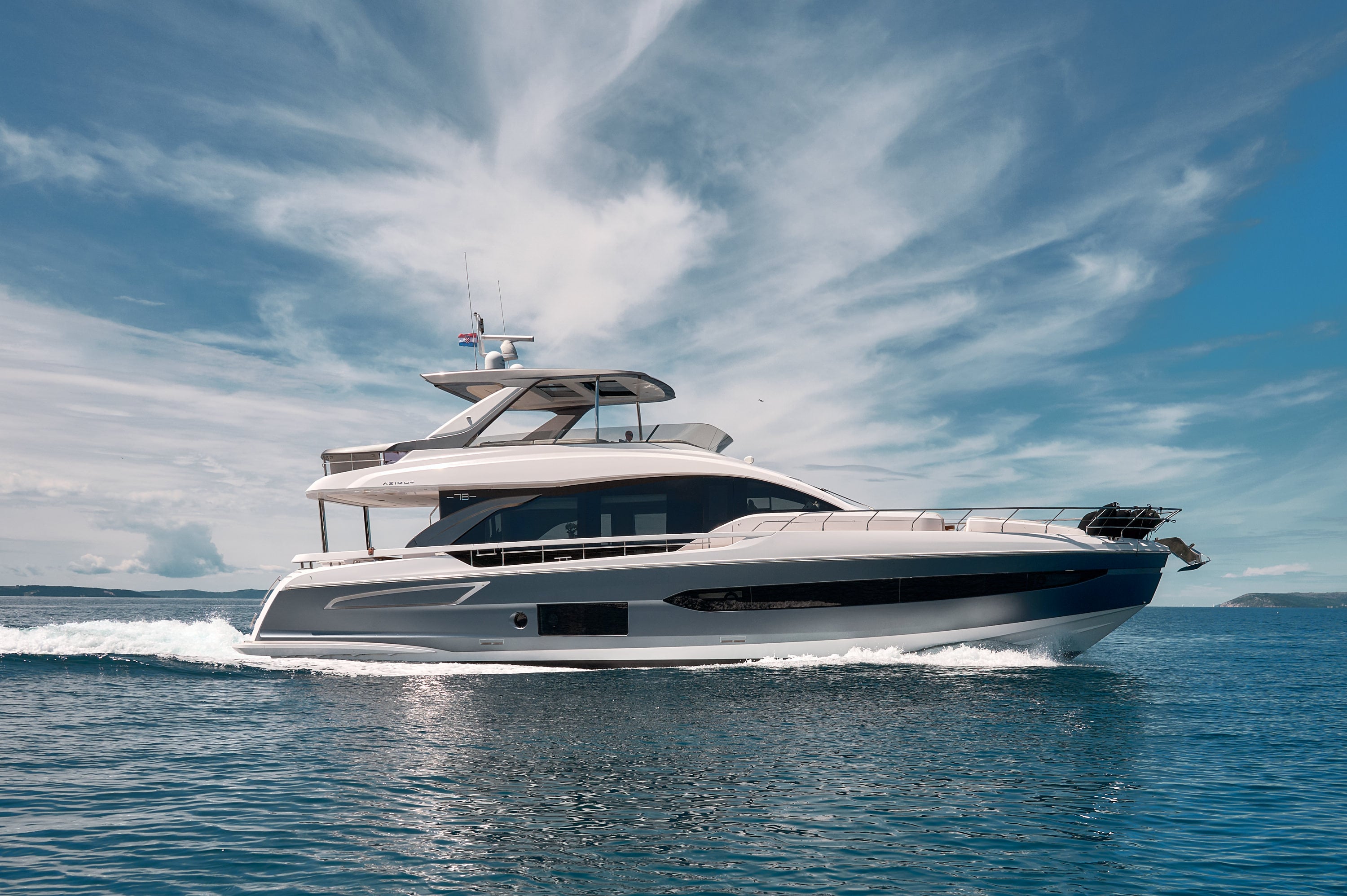 Viva yacht flybridge