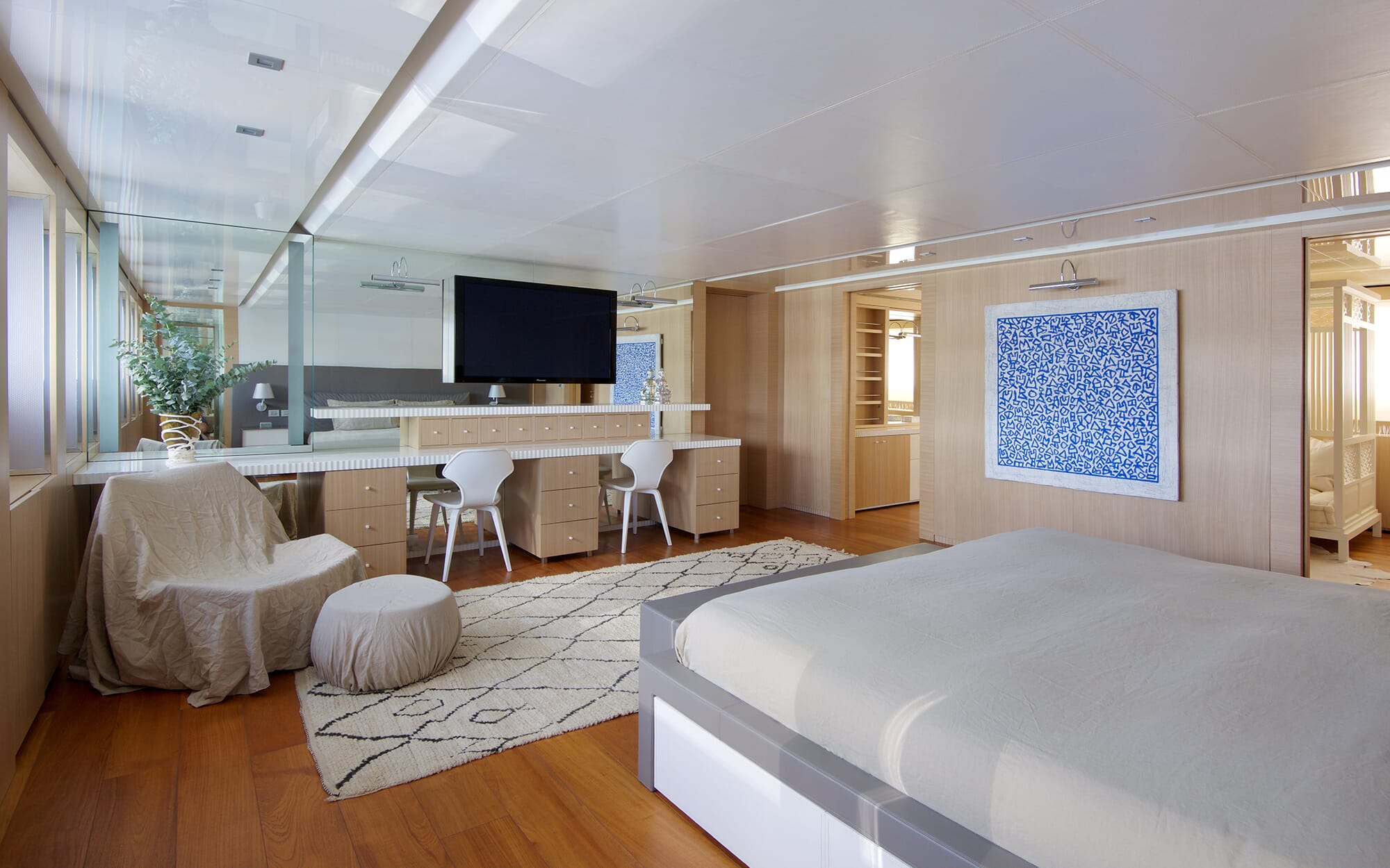Vicky master suite interior