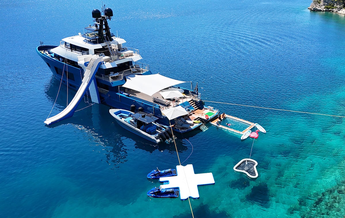 King Benji superyacht at sea