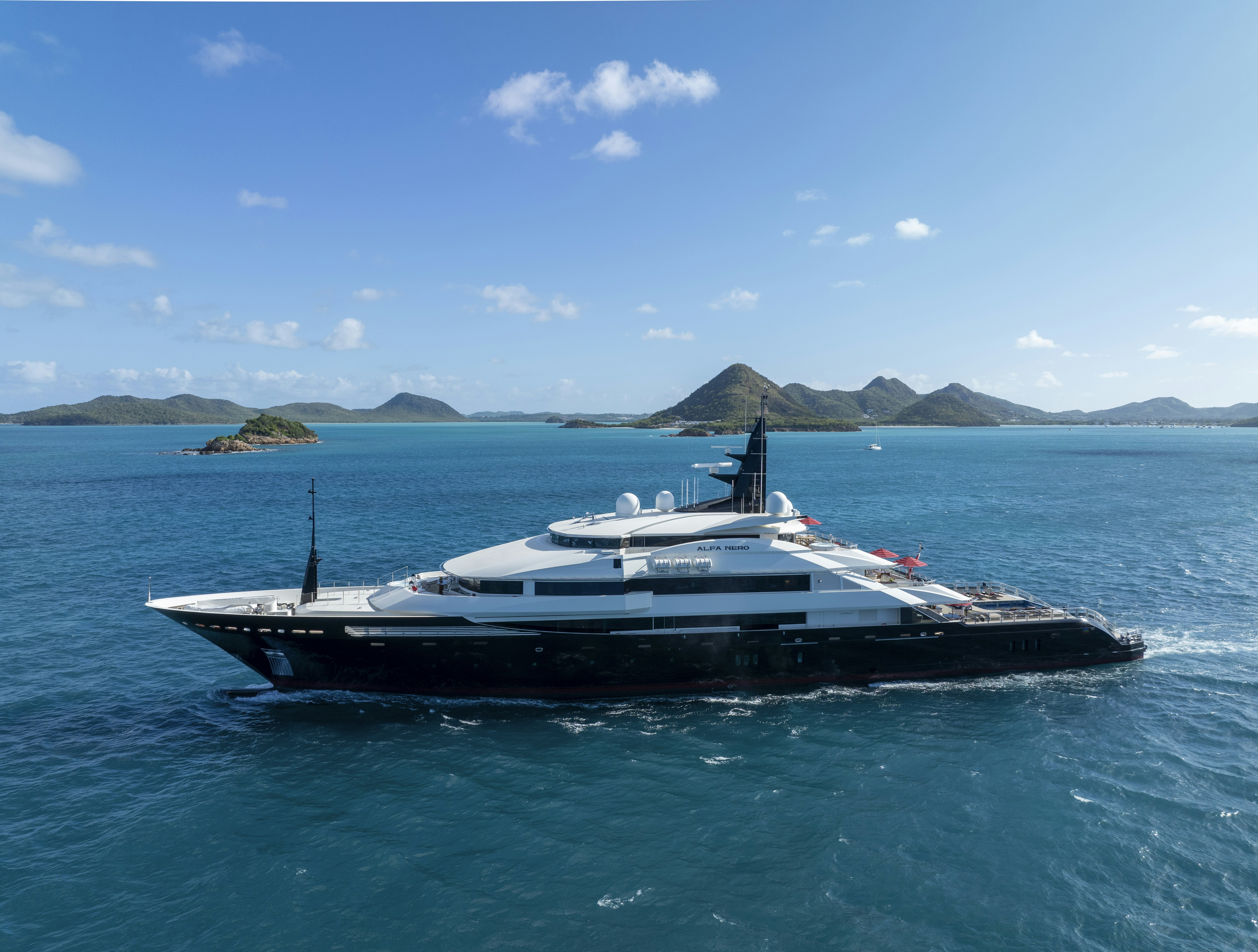 Alfa Nero deck and infinity pool
