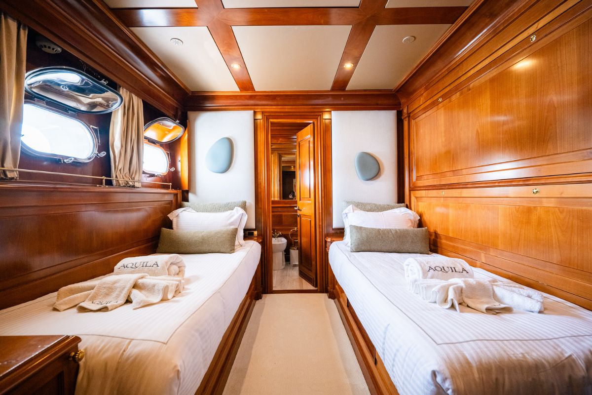 Aquila sundeck jacuzzi Greece charter