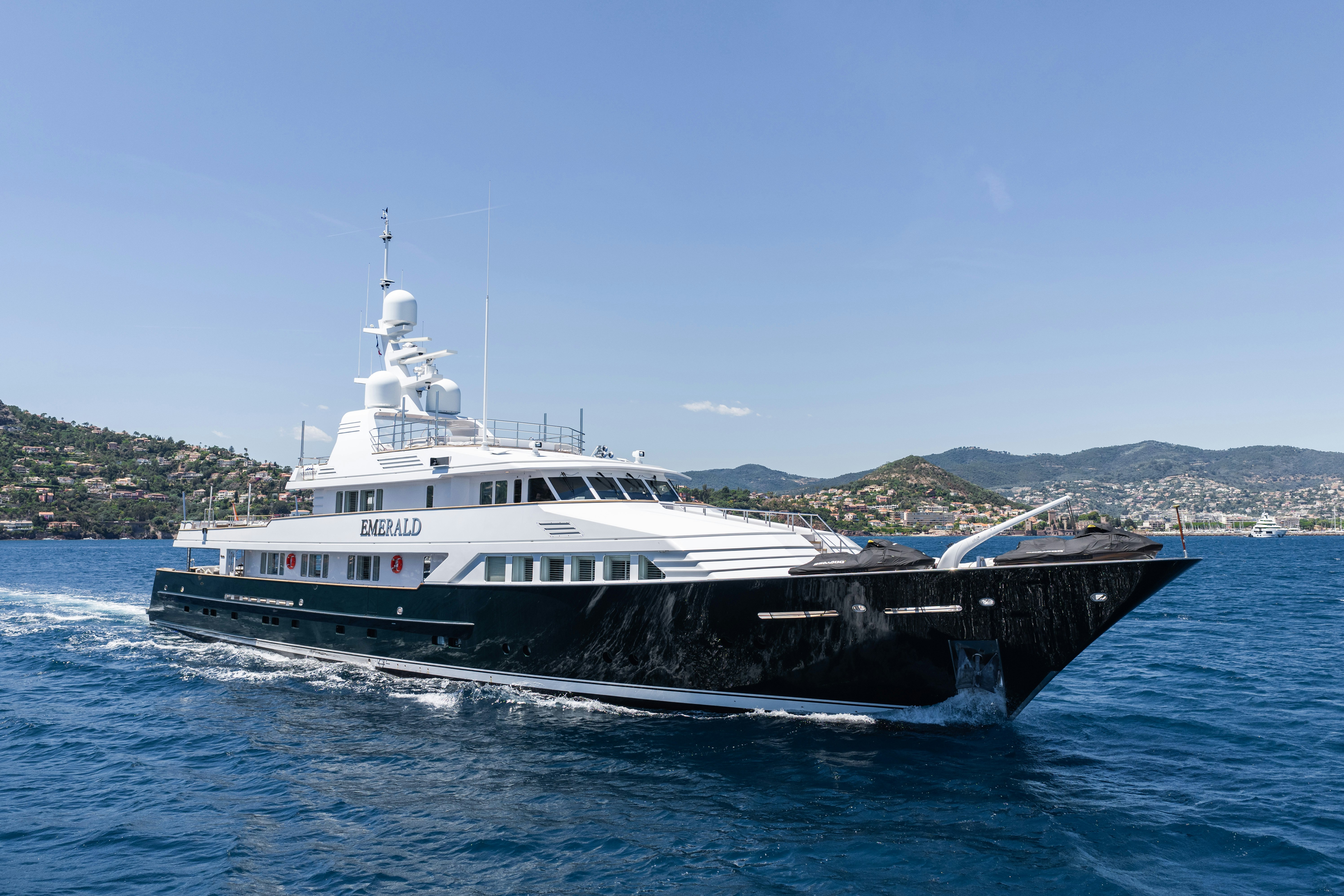 Emerald yacht — main saloon and interior