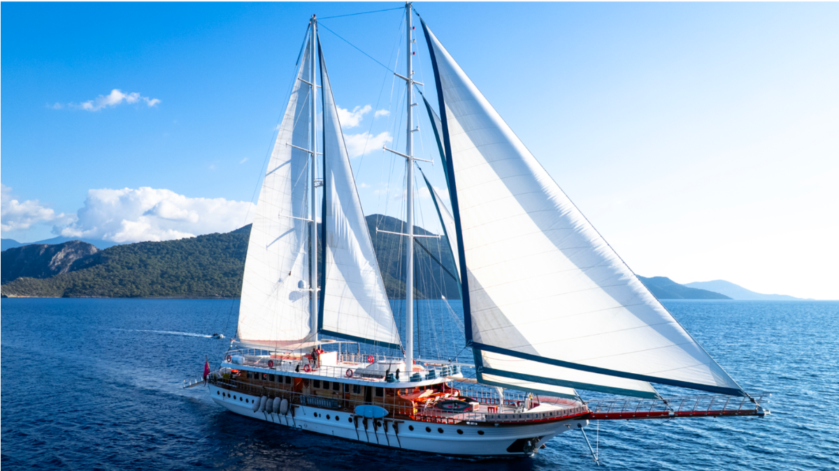 Queen Atlantis deck and jacuzzi