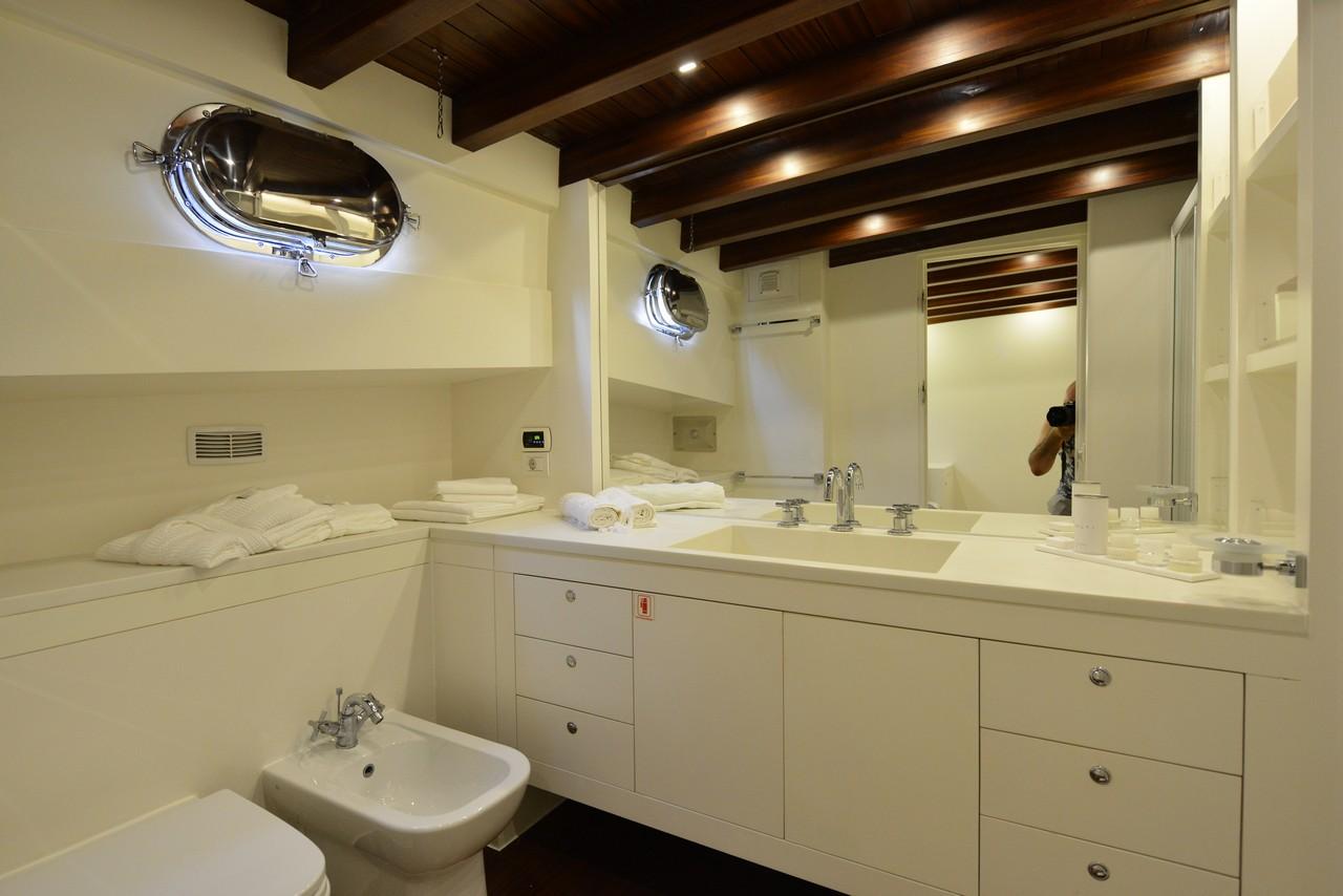 White Soul gulet accommodation interior cabin in Türkiye