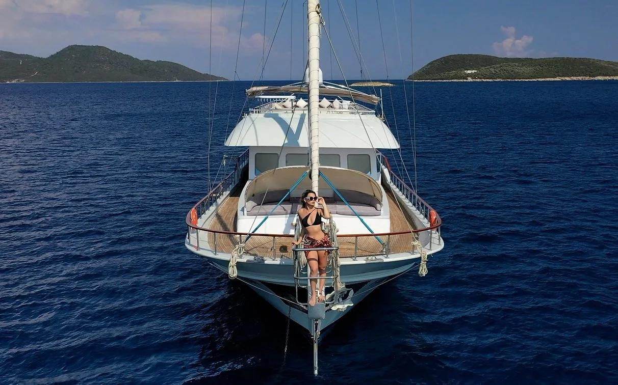 Freedom gulet amenities lifestyle dining in Türkiye