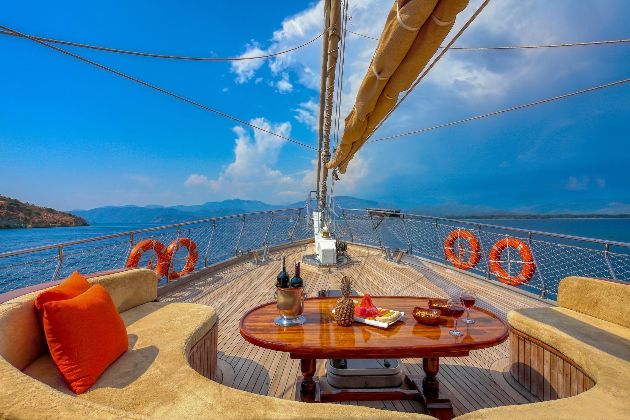 Su Sesi gulet amenities exterior deck in Türkiye