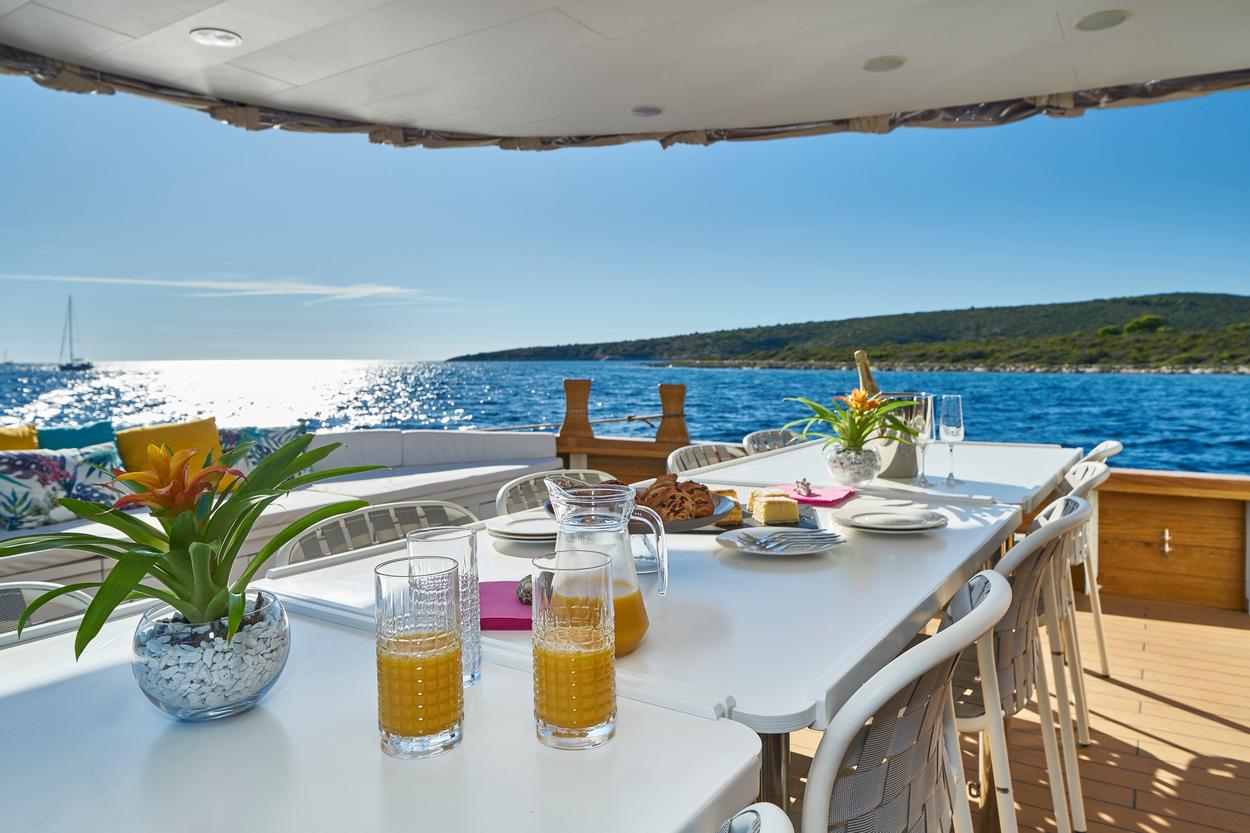 Green Ray gulet amenities lifestyle dining in Croatia