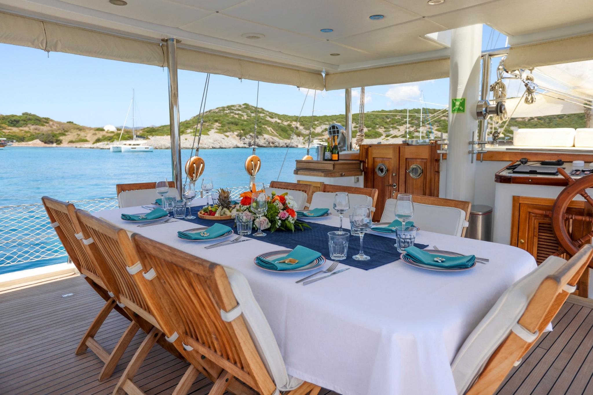 Gazella gulet amenities lifestyle dining in Türkiye