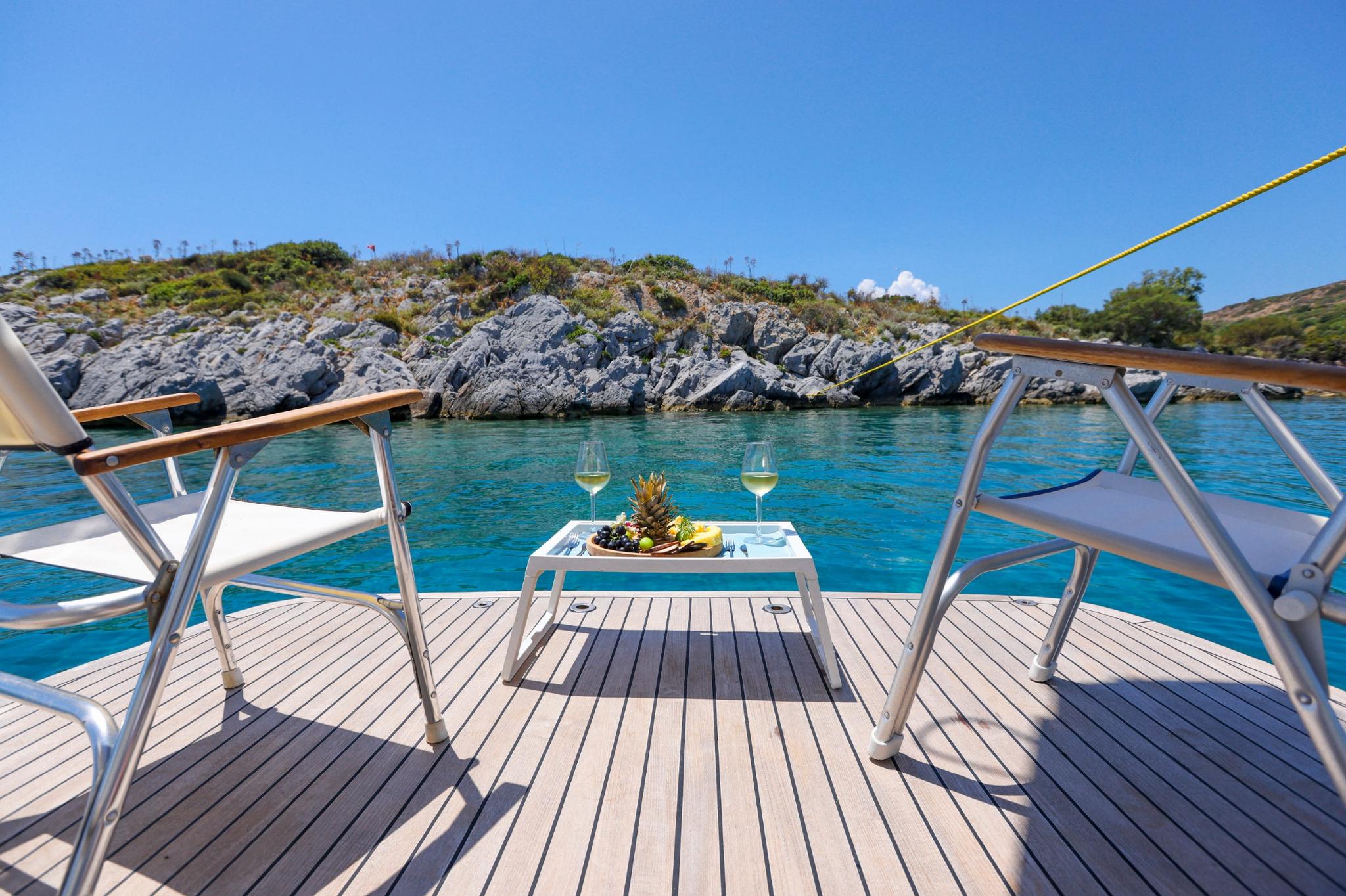 Gazella gulet amenities lifestyle dining in Türkiye