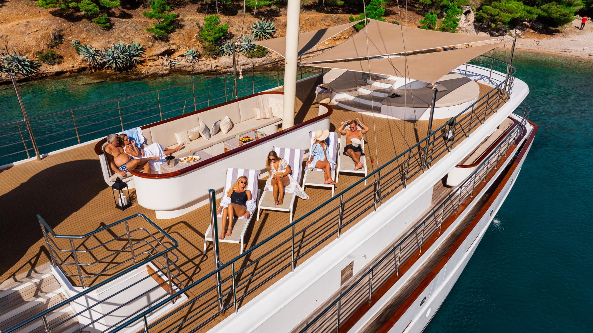 Bellezza gulet amenities lifestyle dining in Croatia