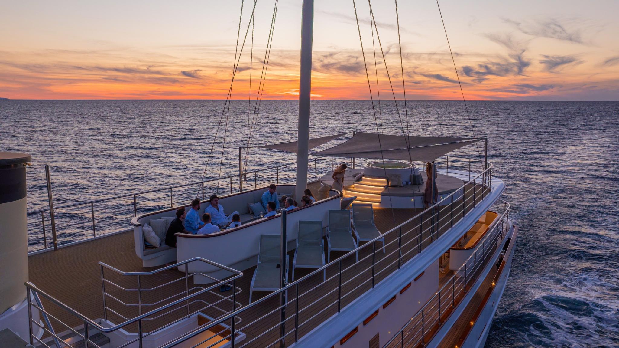 Bellezza gulet amenities lifestyle dining in Croatia