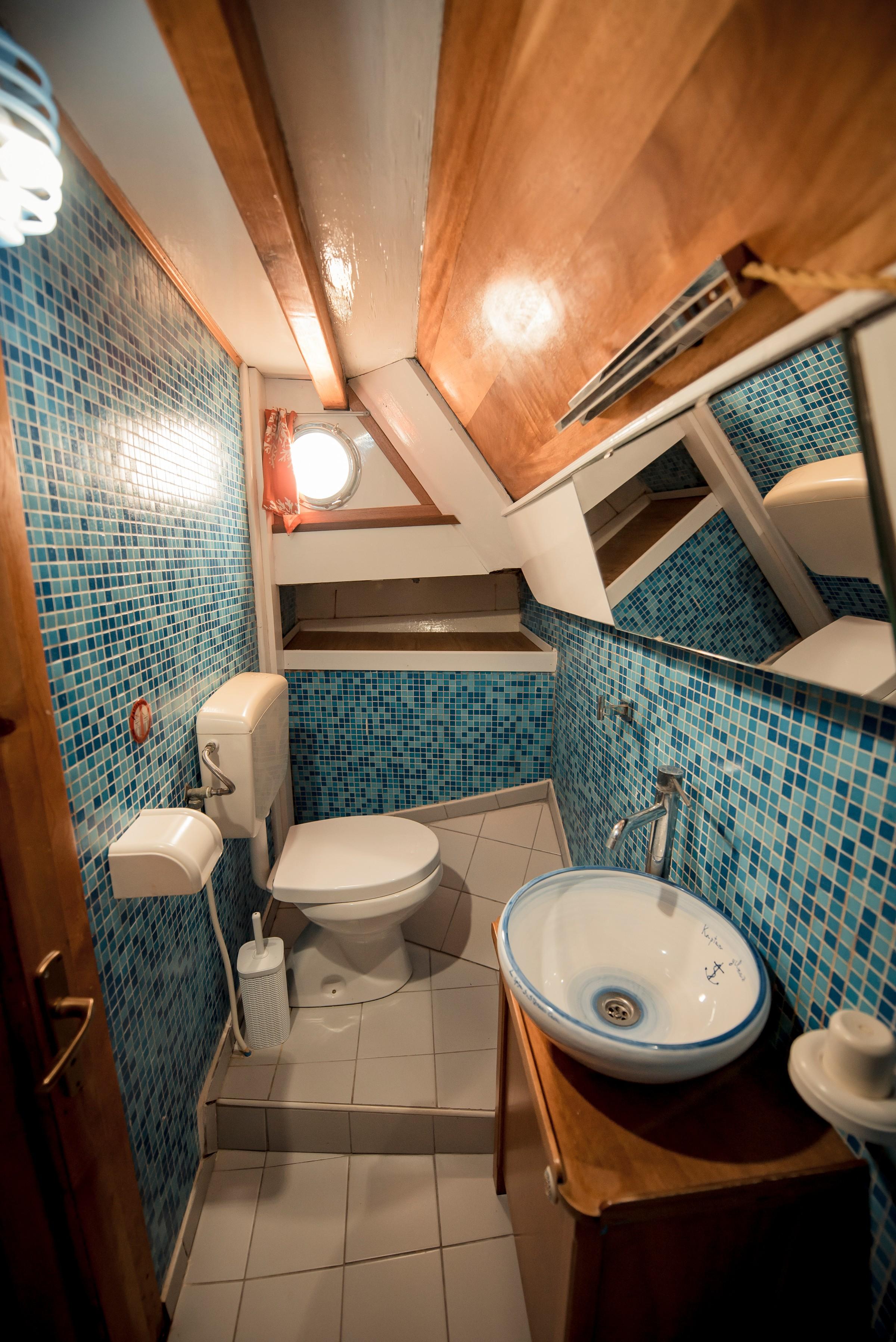 Kaptan Yilmaz II gulet accommodation interior cabin in Italy