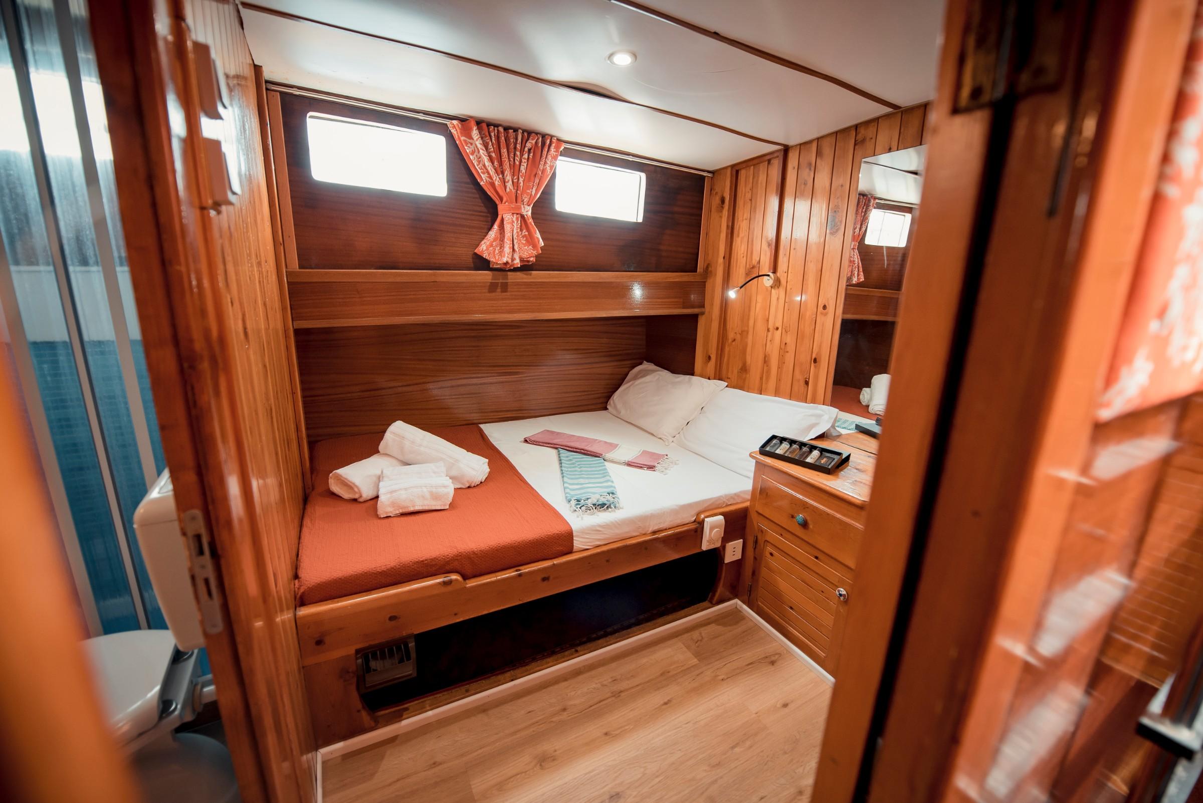 Kaptan Yilmaz II gulet accommodation interior cabin in Italy