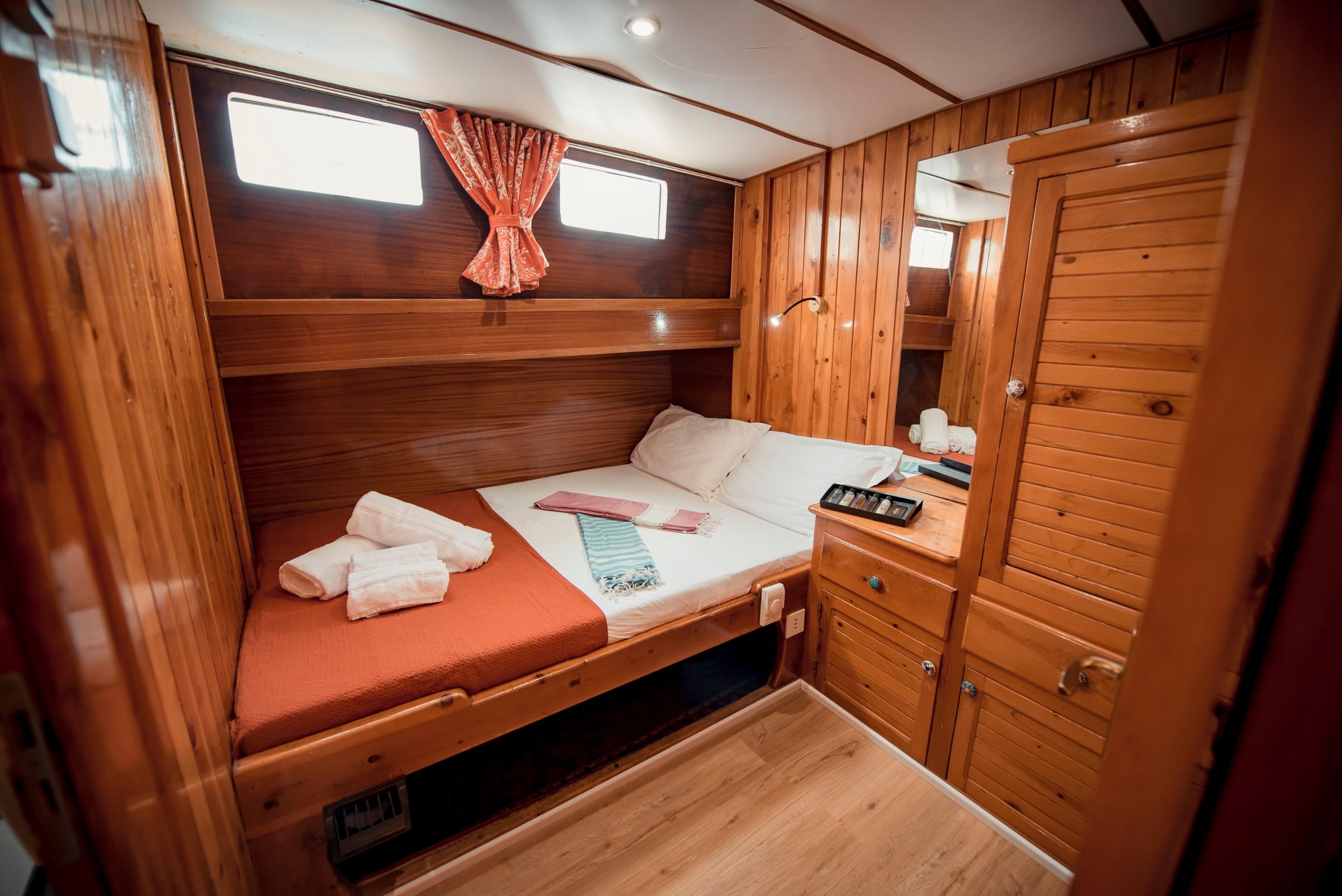 Kaptan Yilmaz II gulet accommodation interior cabin in Italy