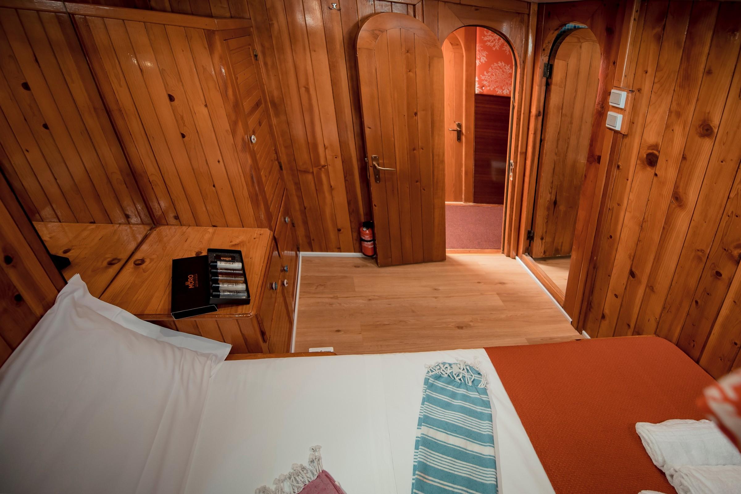 Kaptan Yilmaz II gulet accommodation interior cabin in Italy
