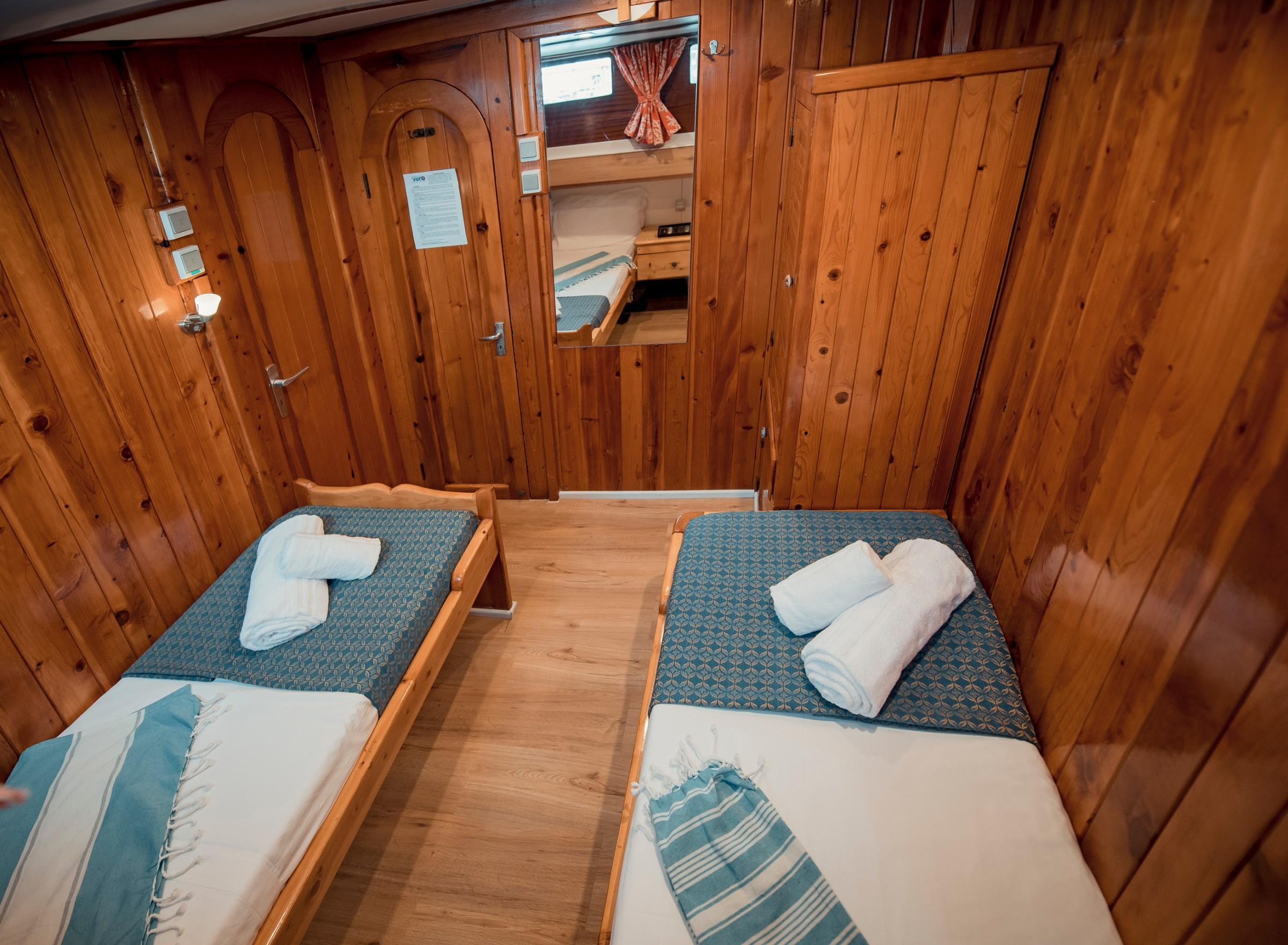Kaptan Yilmaz II gulet accommodation interior cabin in Italy