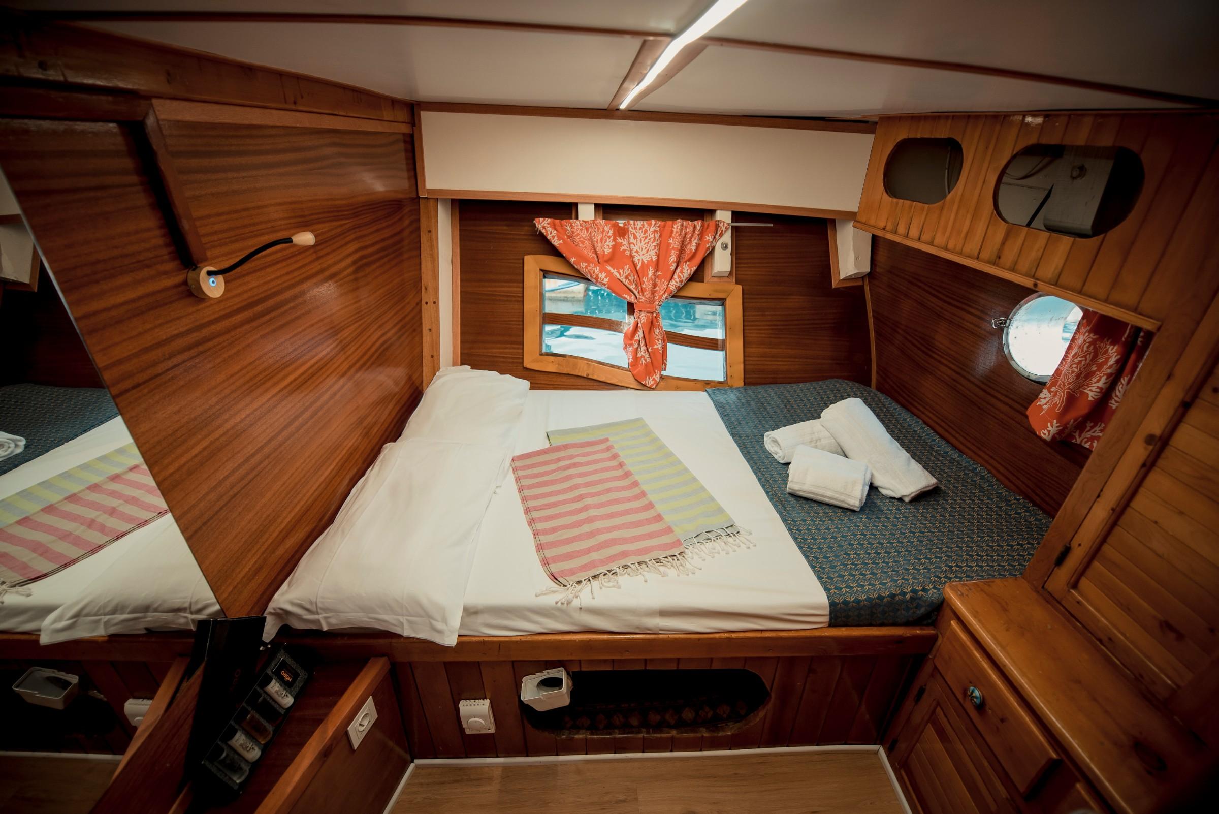 Kaptan Yilmaz II gulet accommodation interior cabin in Italy