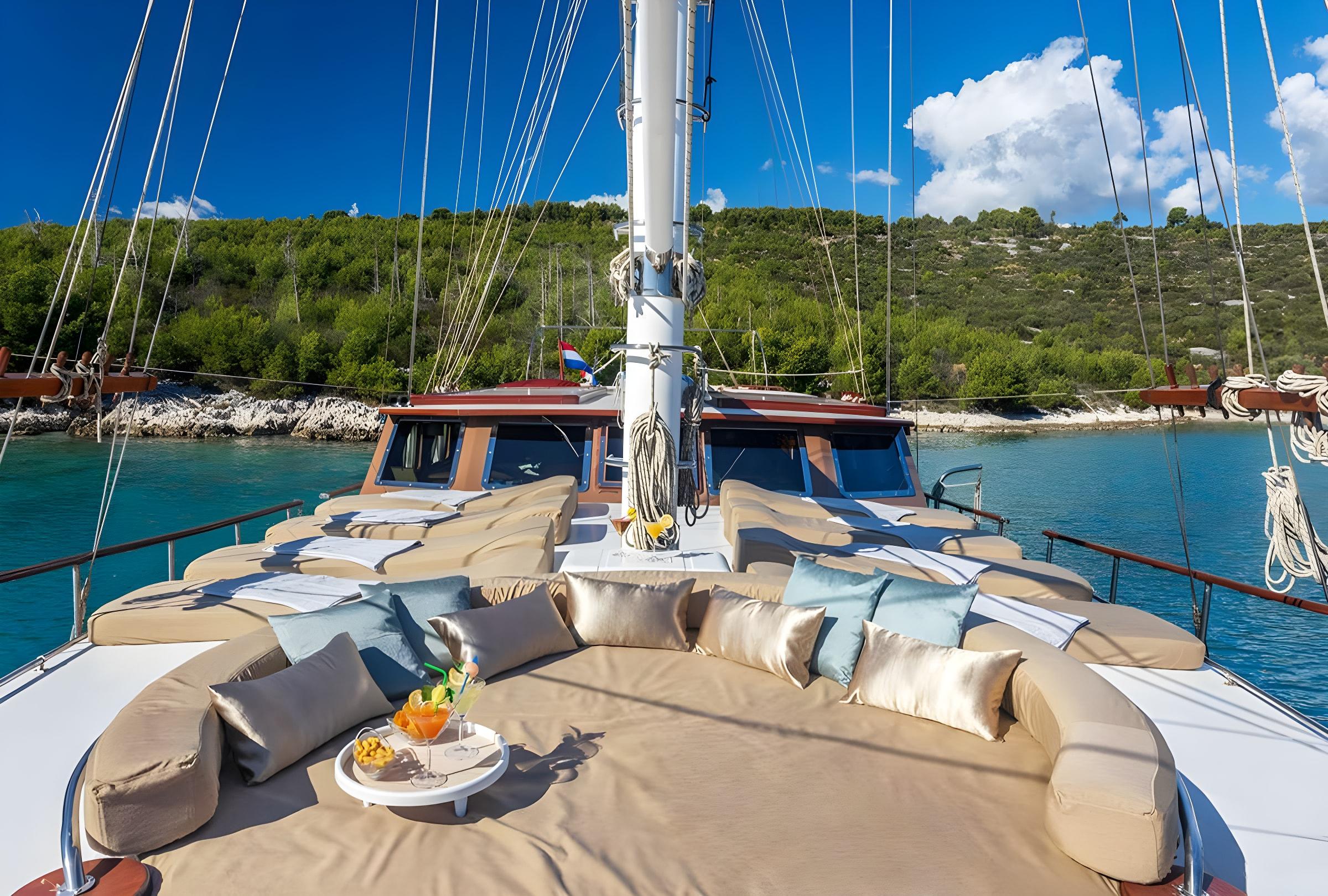 Nostra Vita gulet amenities exterior deck in Croatia