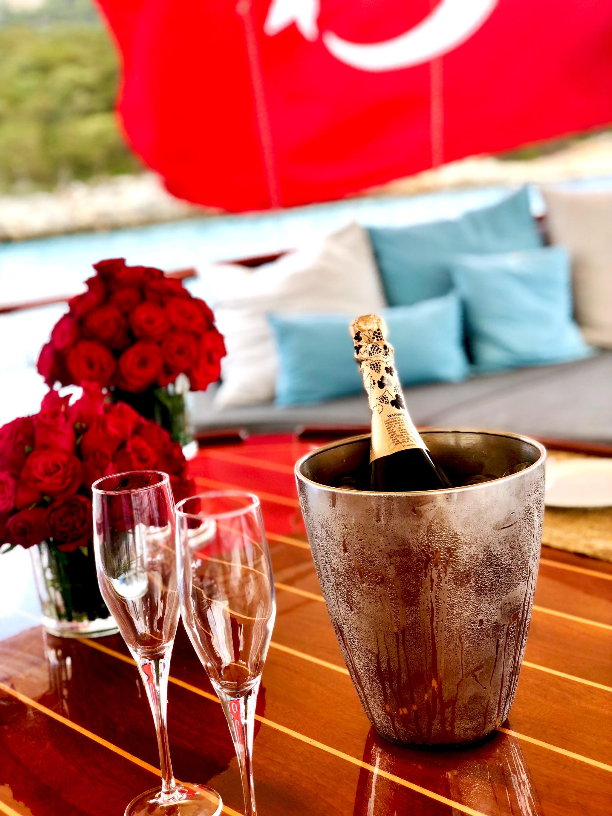 Cobra King gulet lifestyle dining in Türkiye