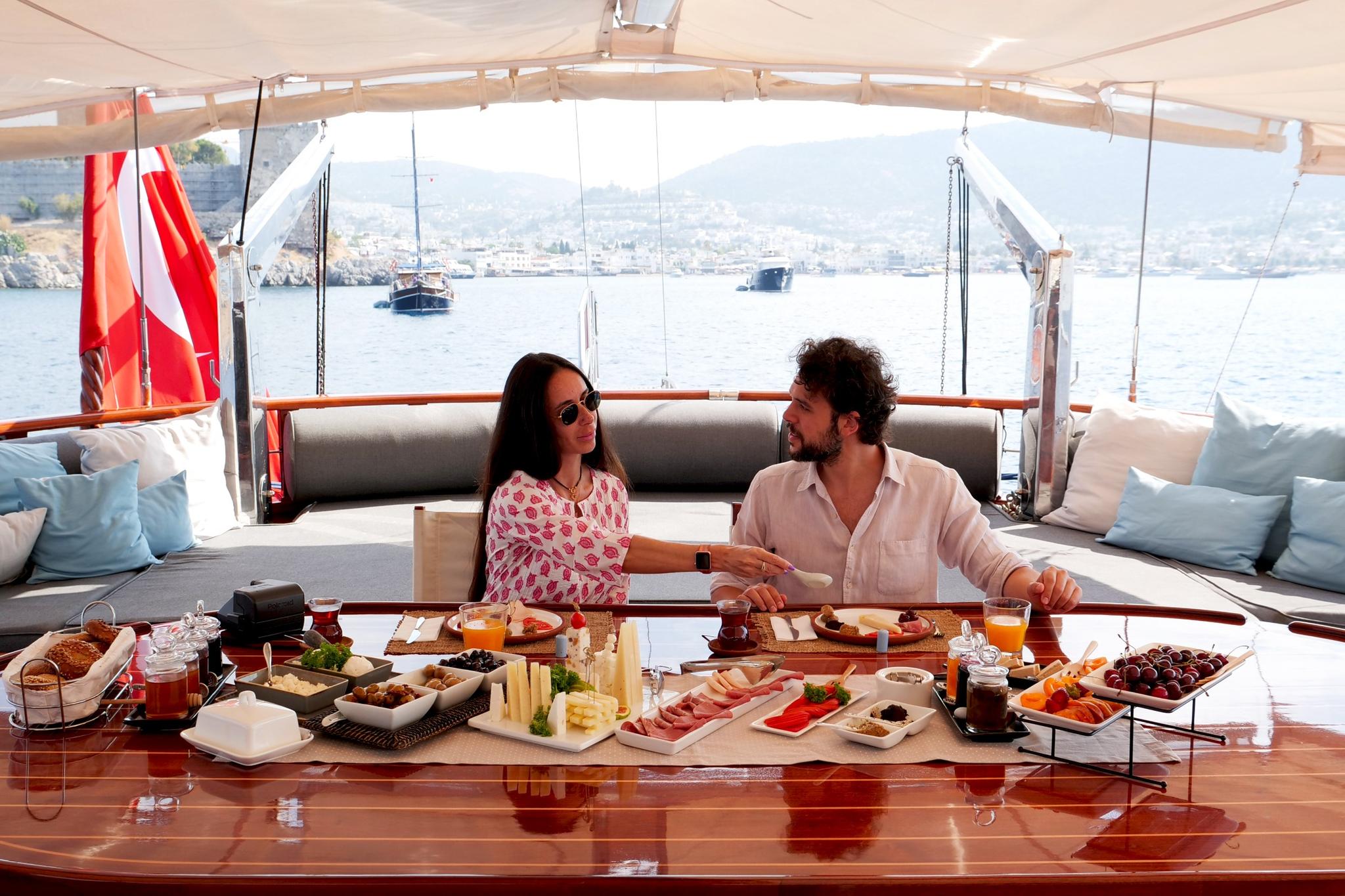 Cobra King gulet lifestyle dining in Türkiye