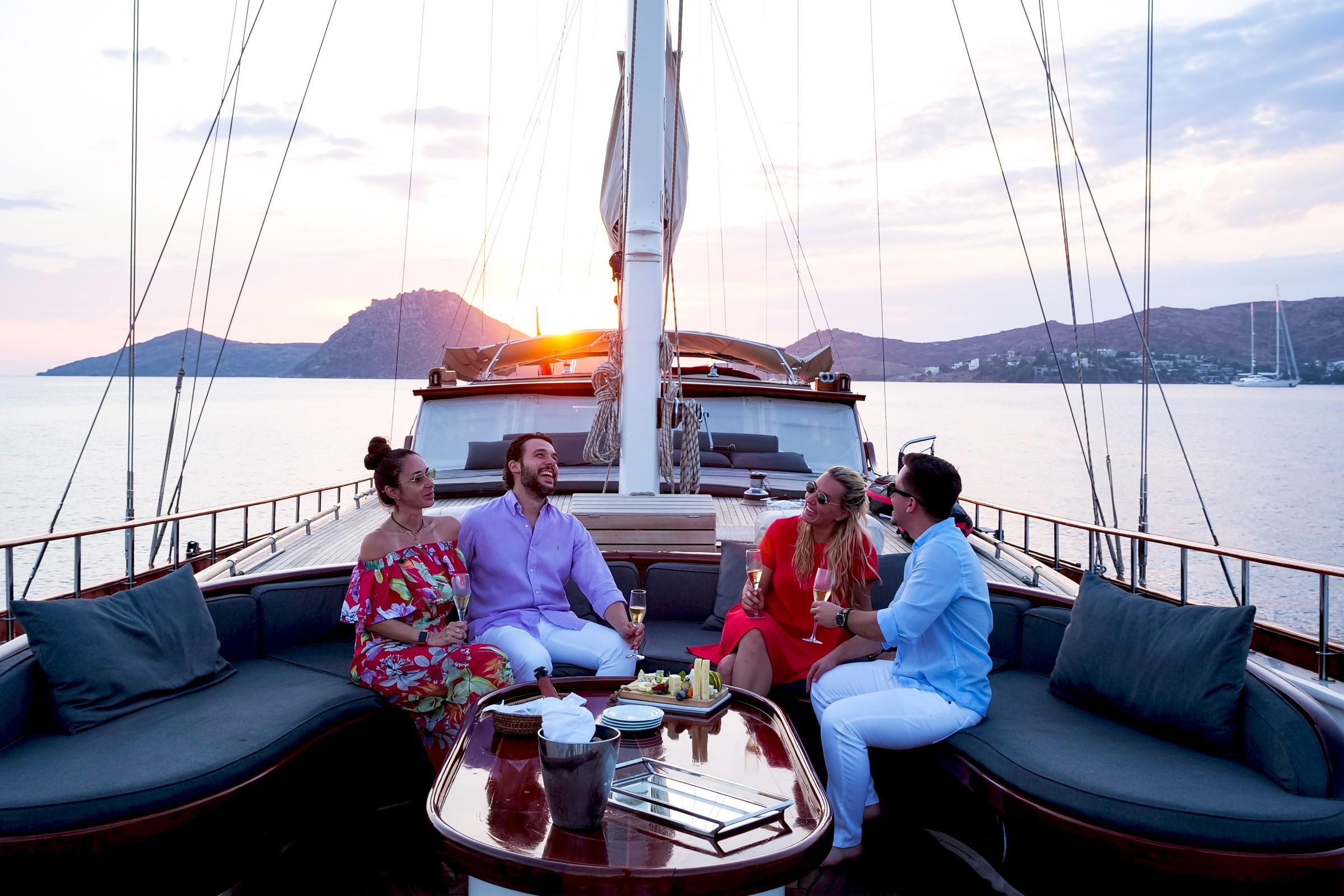 Cobra King gulet amenities lifestyle dining in Türkiye