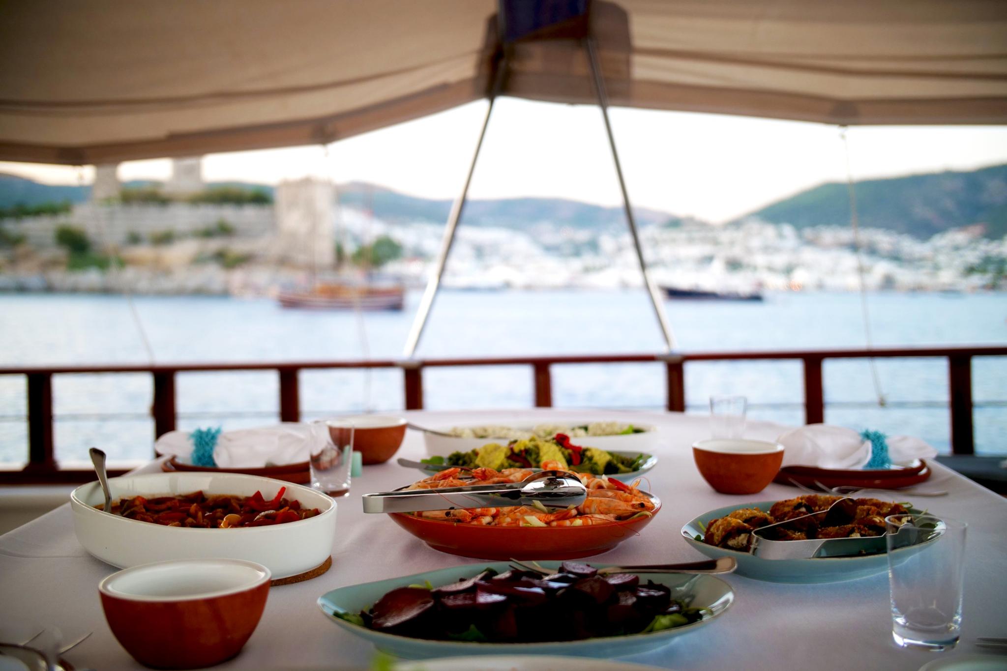 Cobra King gulet amenities lifestyle dining in Türkiye