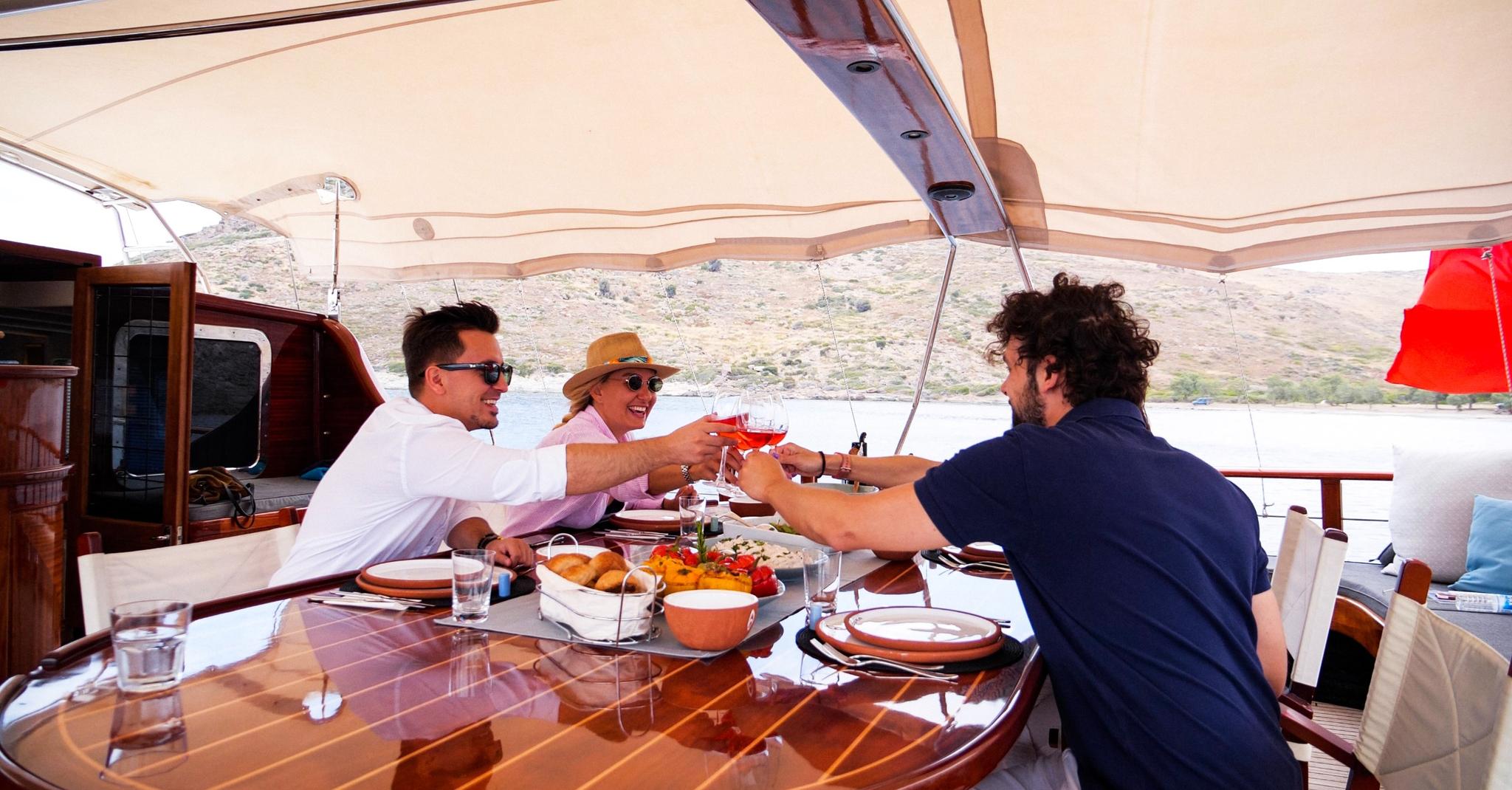 Cobra King gulet amenities lifestyle dining in Türkiye