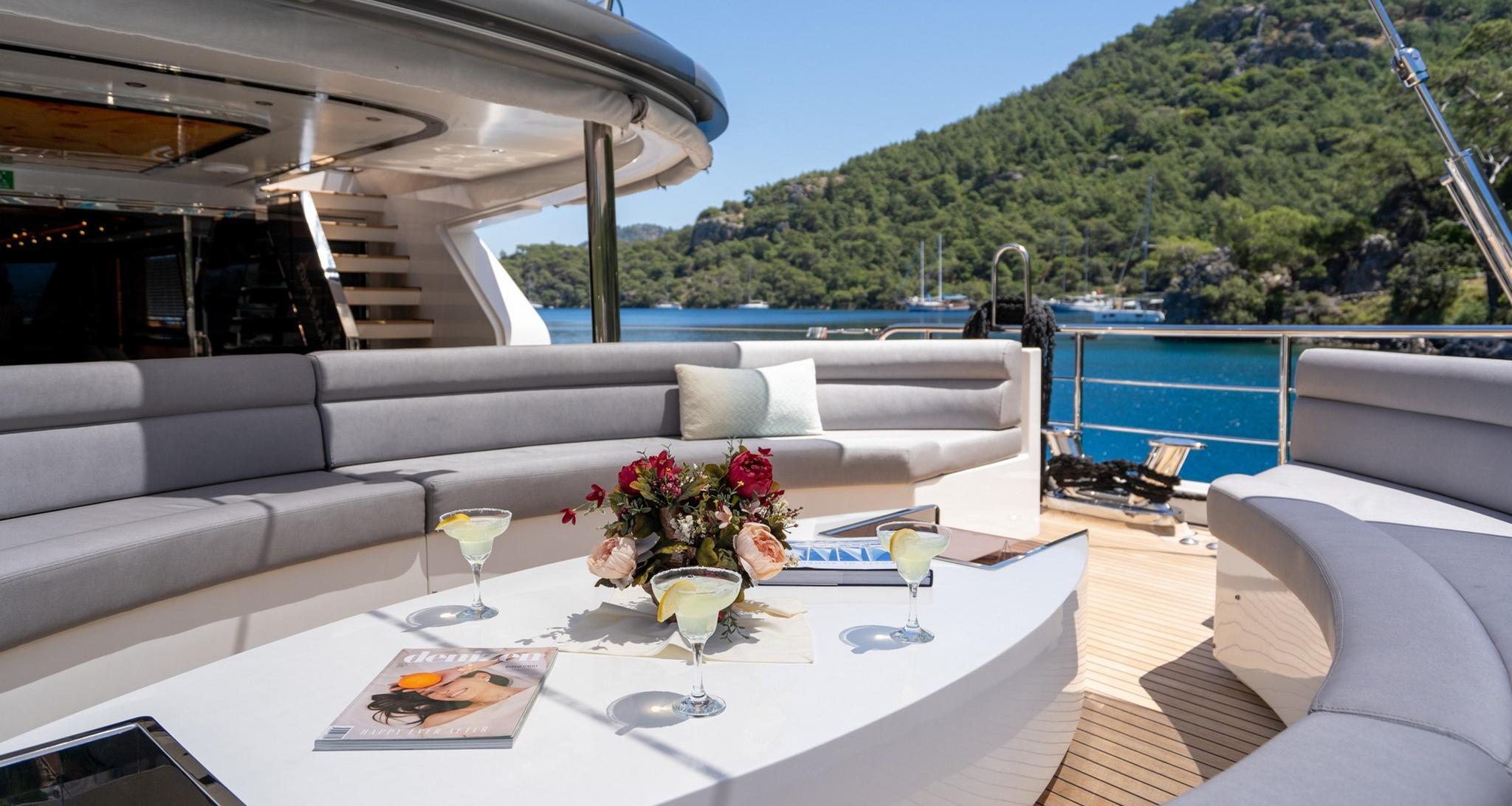 Long Island gulet amenities lifestyle dining in Türkiye