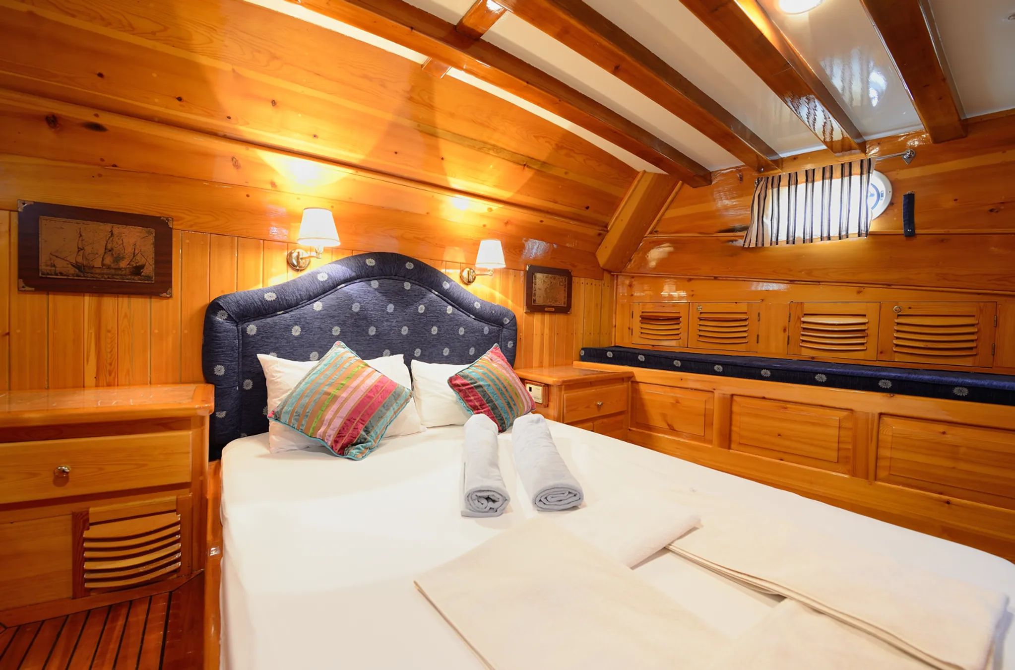Xenos 2 — accommodation
