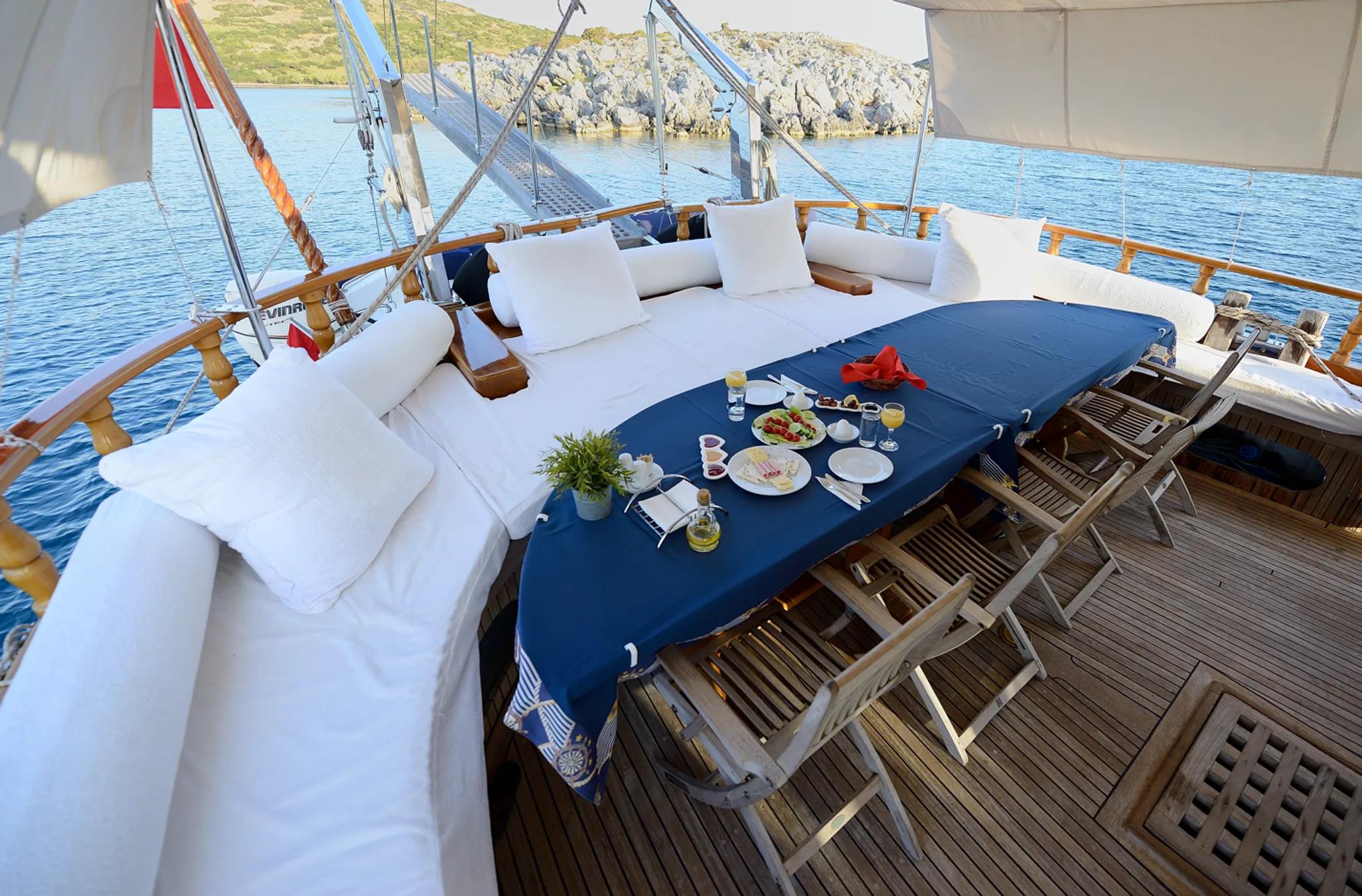 Xenos 2 gulet amenities lifestyle dining in Türkiye