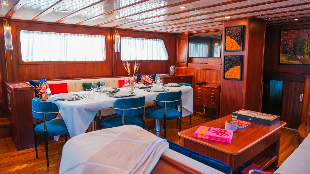 Eylul 17 gulet amenities interior cabin in Türkiye