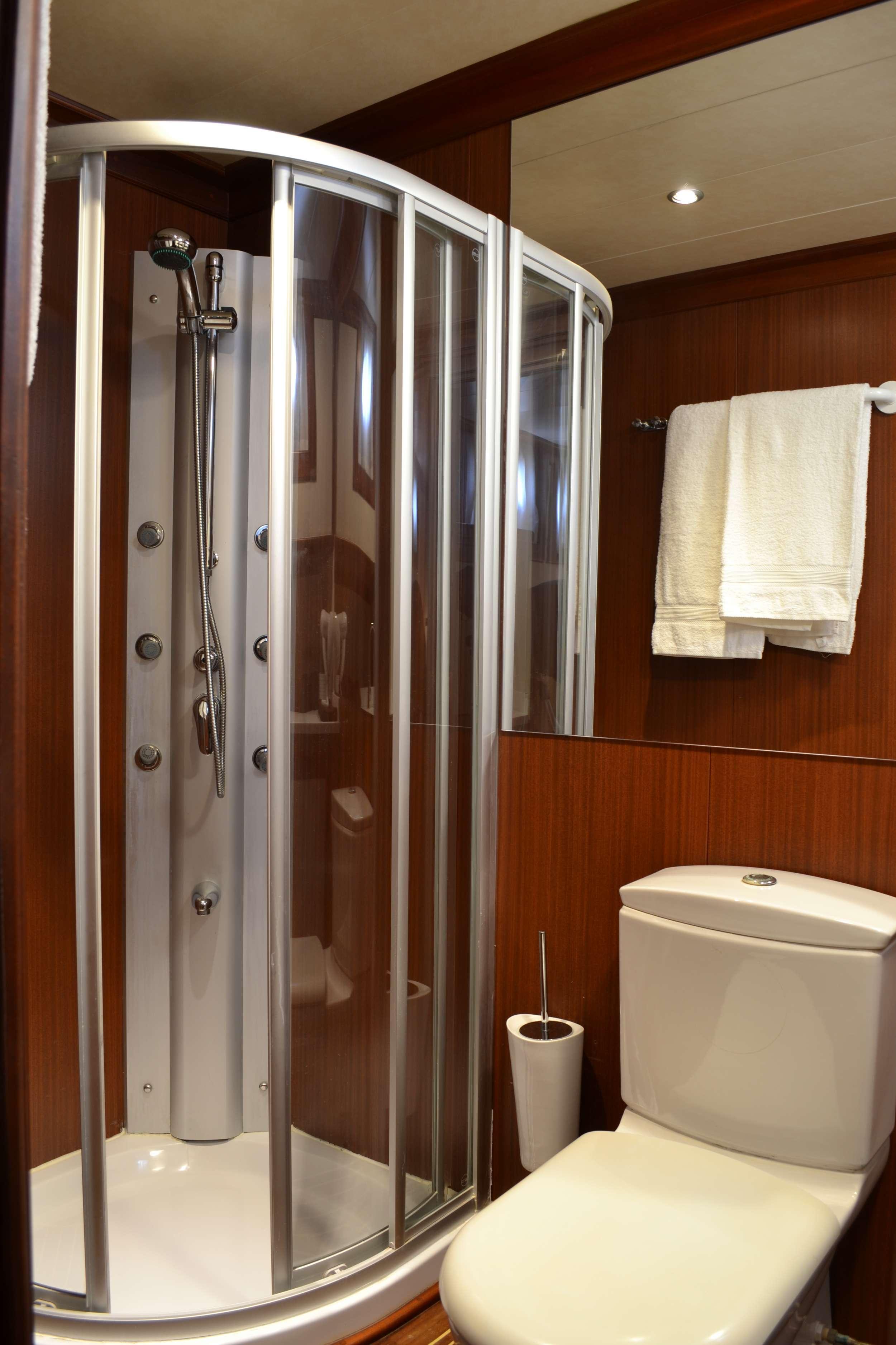 Dvi Marije gulet accommodation interior cabin in Italy