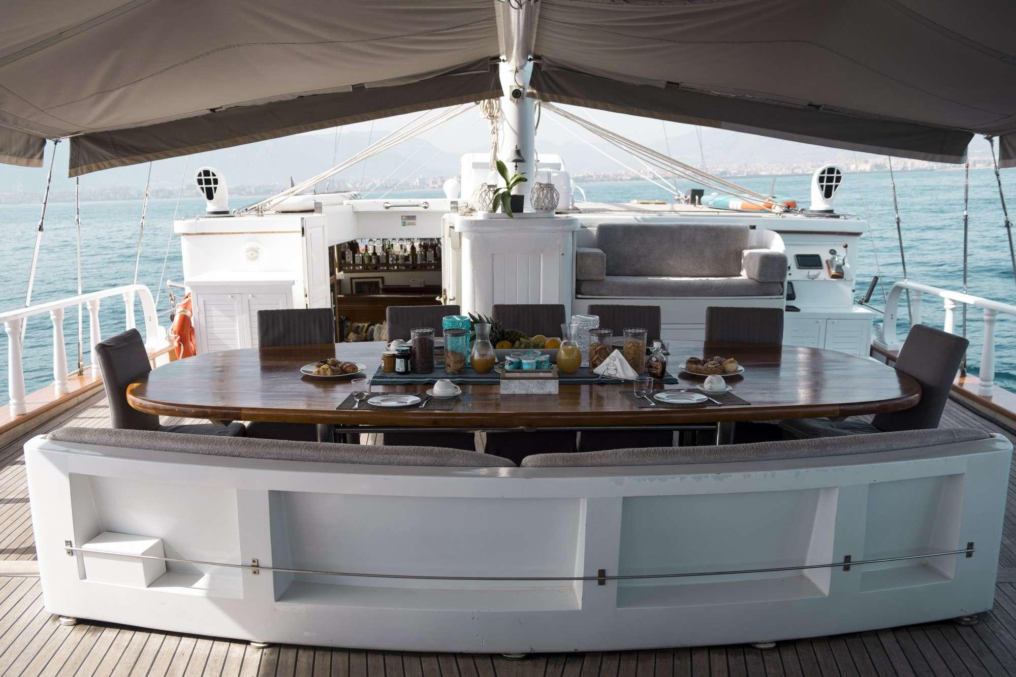 Dvi Marije gulet amenities lifestyle dining in Italy