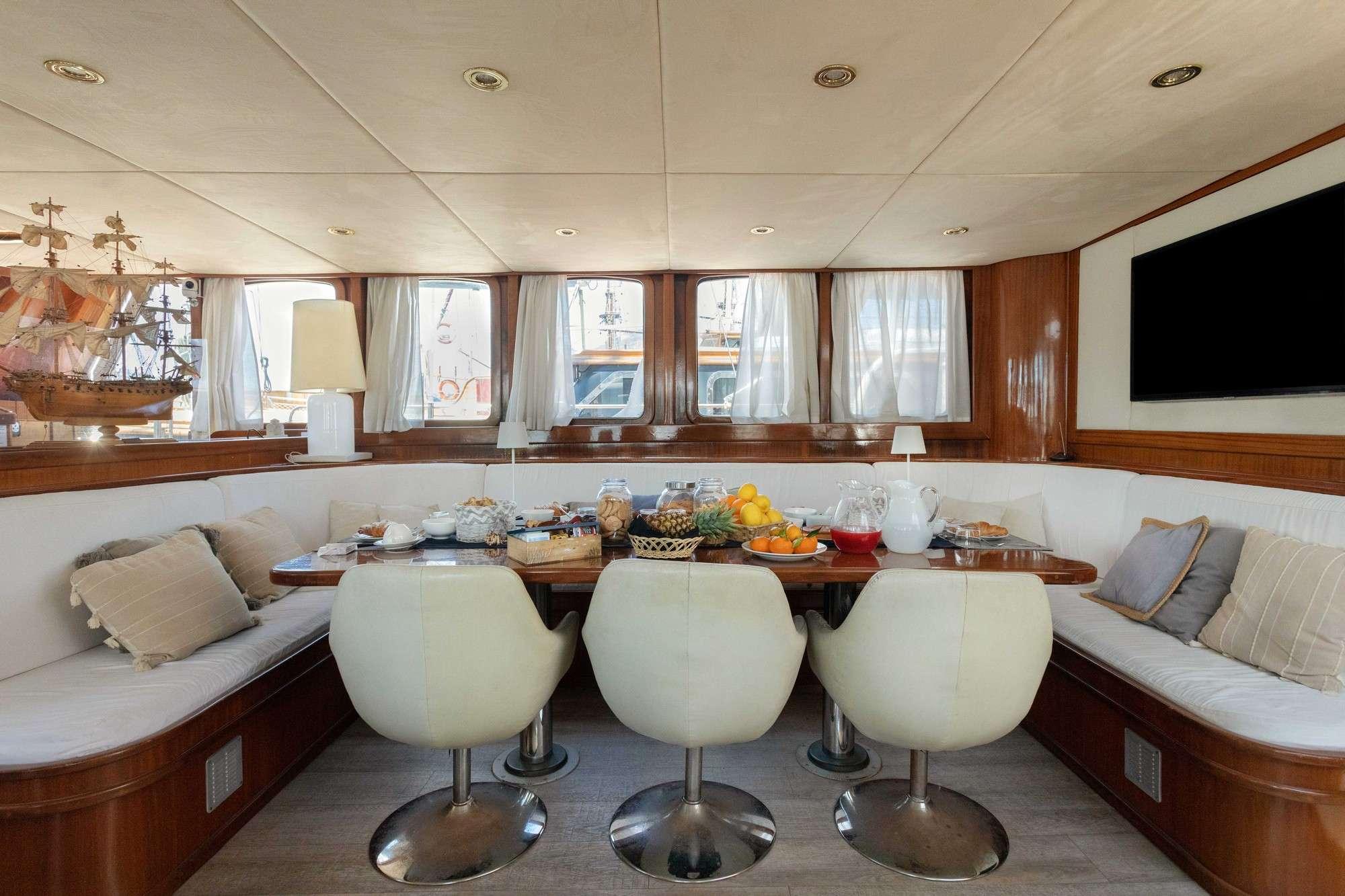 Dvi Marije gulet amenities lifestyle dining in Italy