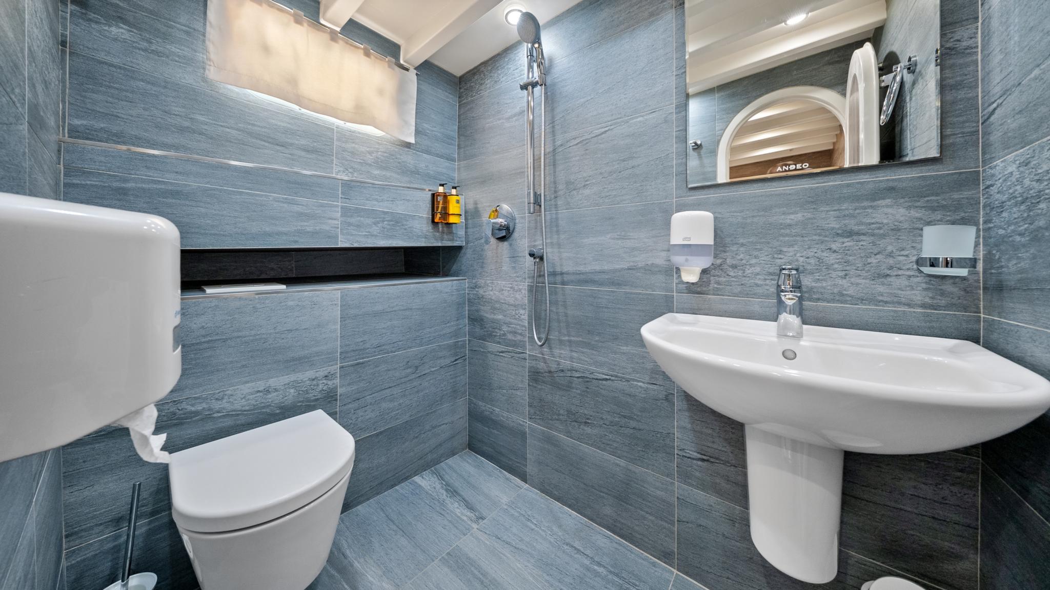 Anđeo gulet interior cabin in Croatia