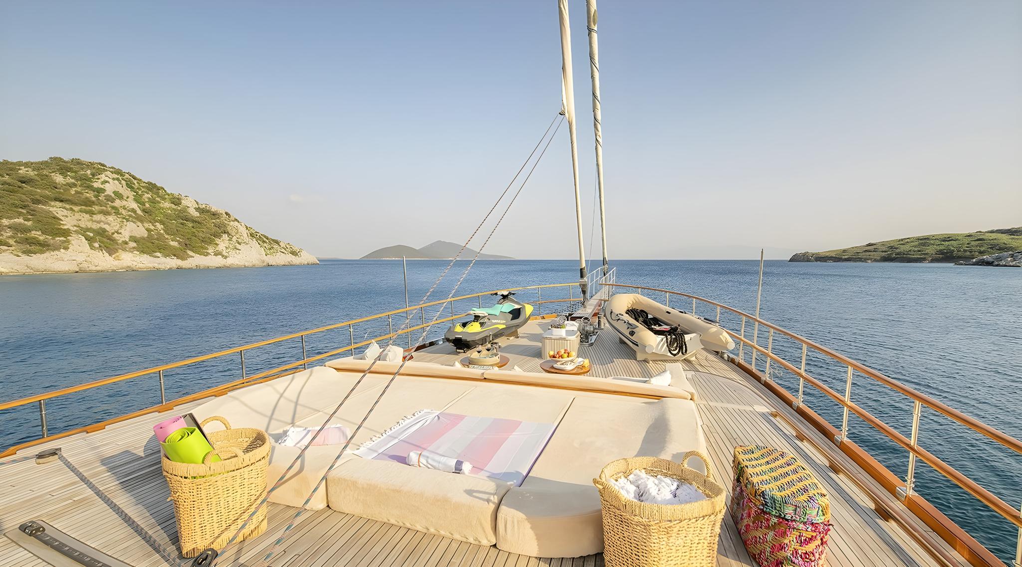 Dragon Fly gulet amenities exterior deck in Türkiye