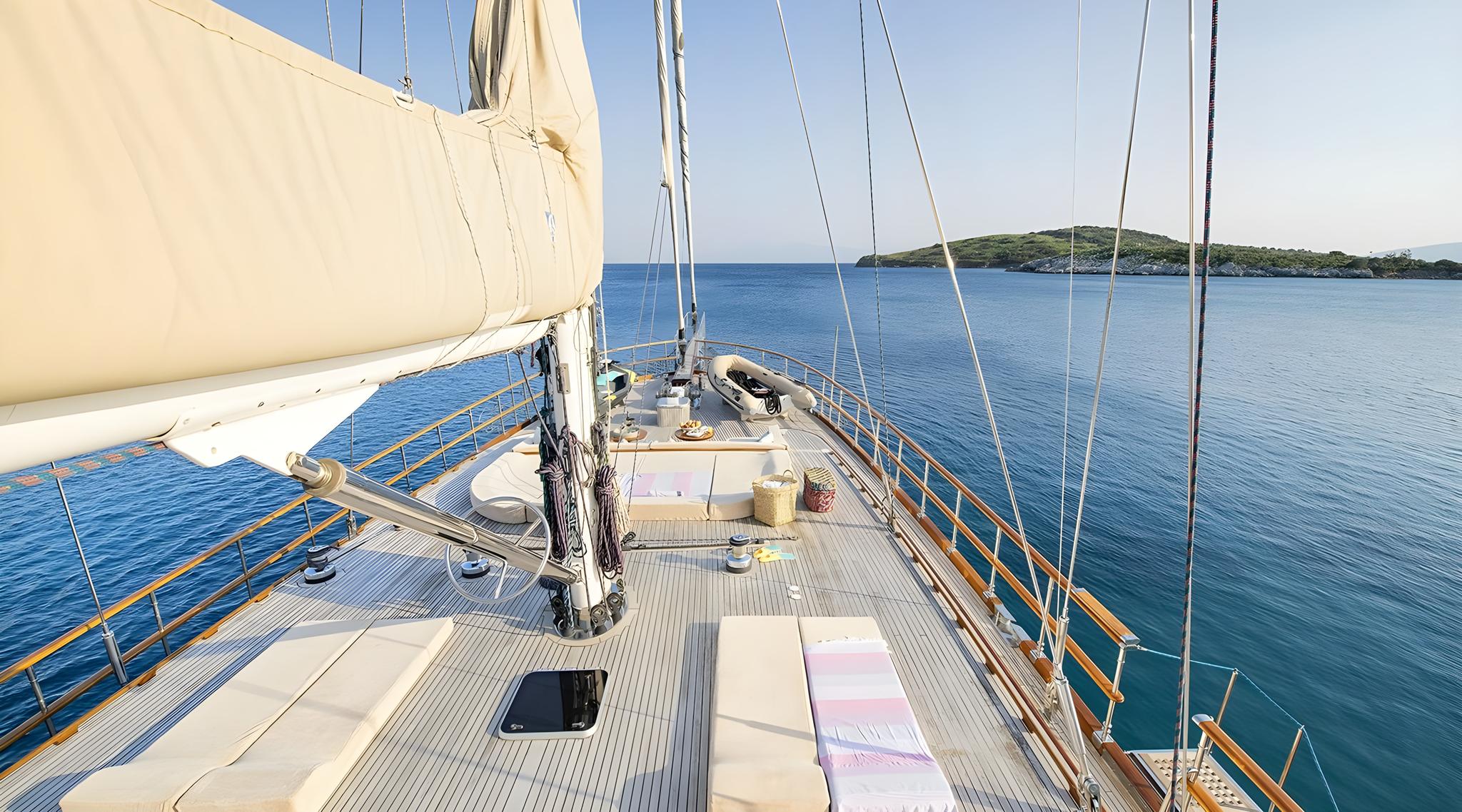 Dragon Fly gulet amenities exterior deck in Türkiye