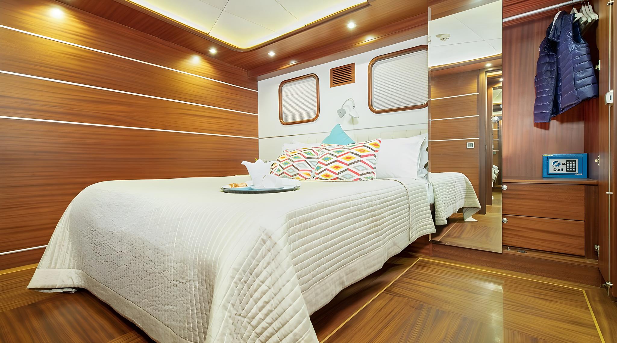 Dragon Fly gulet accommodation interior cabin in Türkiye
