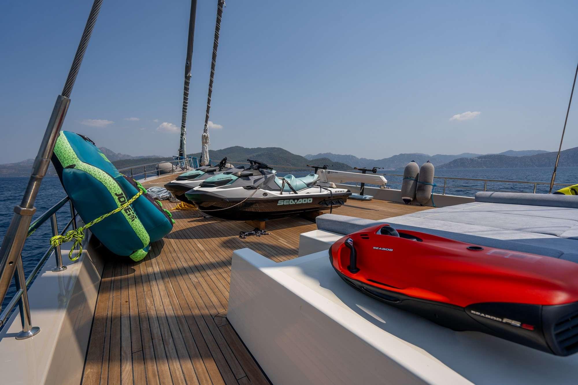 De Love gulet amenities lifestyle dining in Türkiye