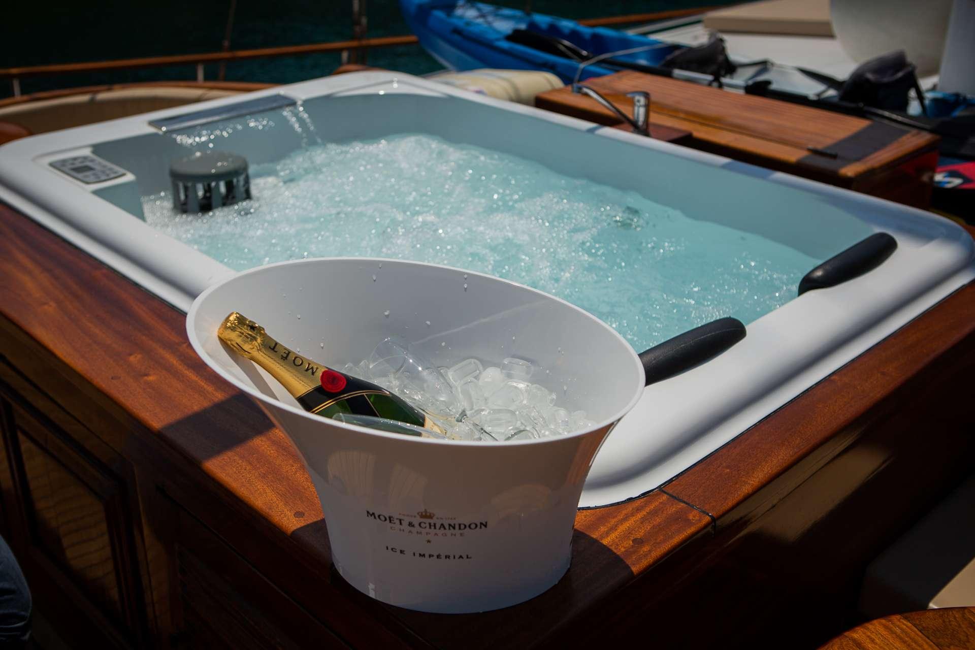 Dolce Vita gulet amenities interior cabin in Croatia