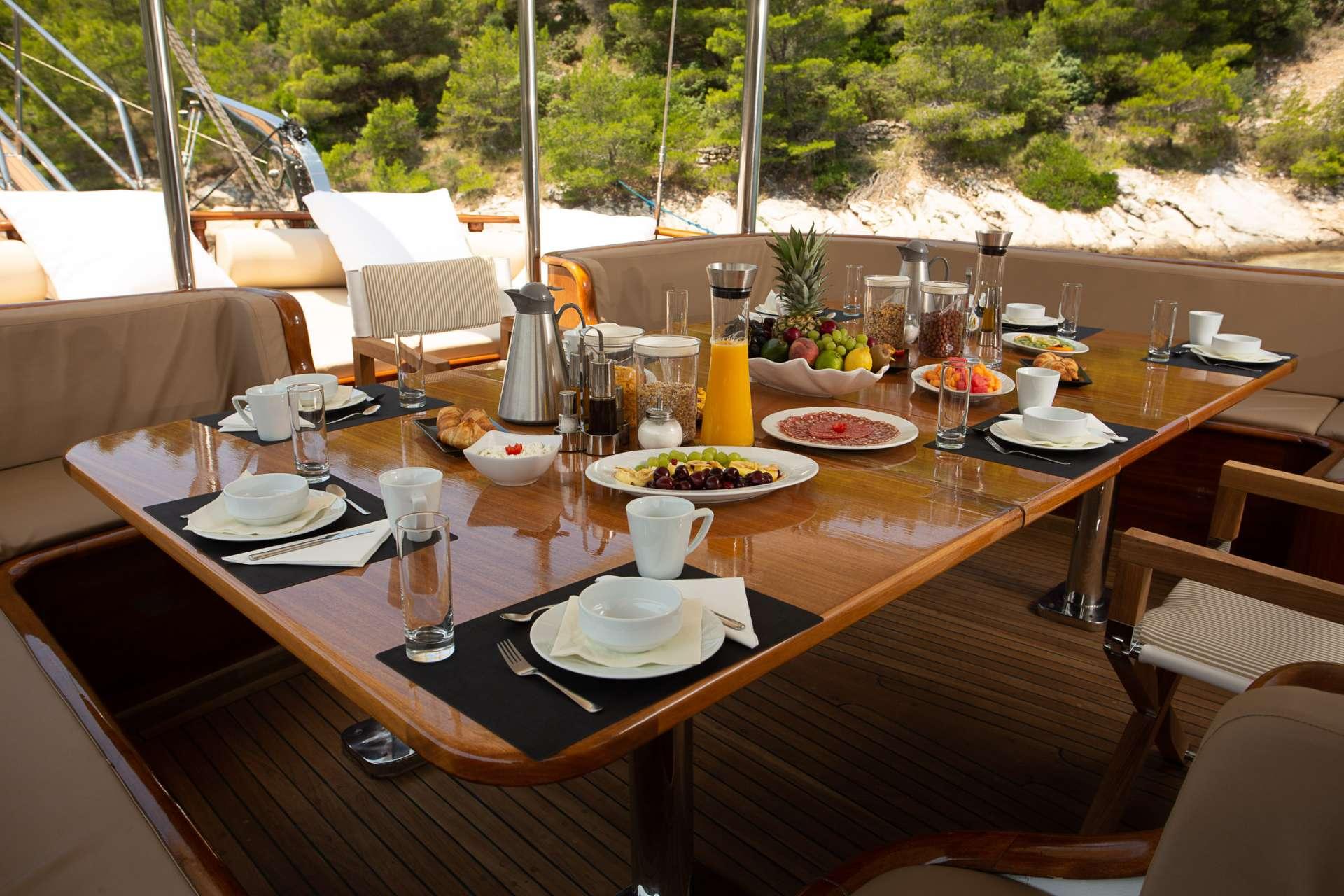 Dolce Vita gulet amenities lifestyle dining in Croatia