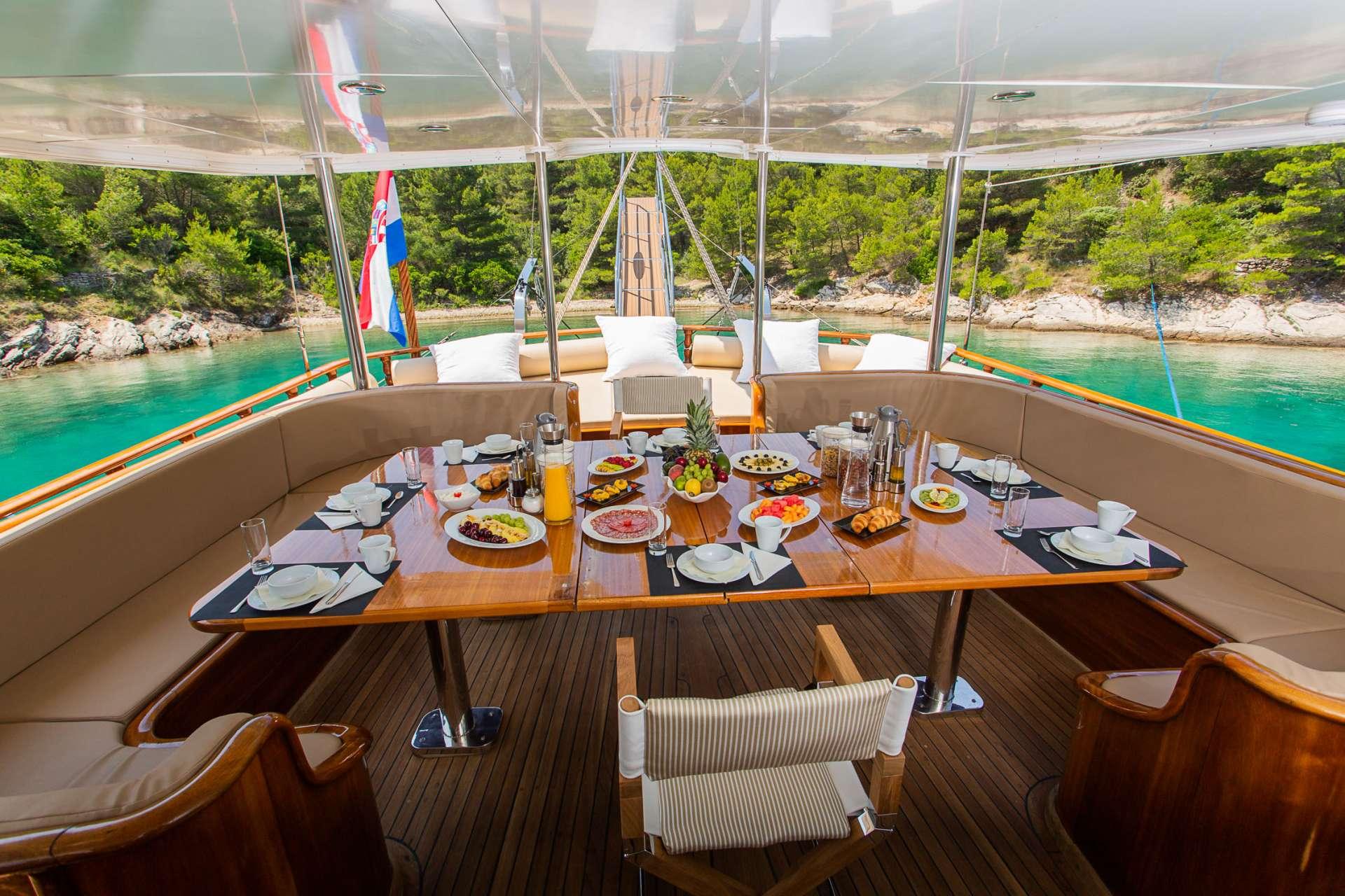 Dolce Vita gulet amenities lifestyle dining in Croatia