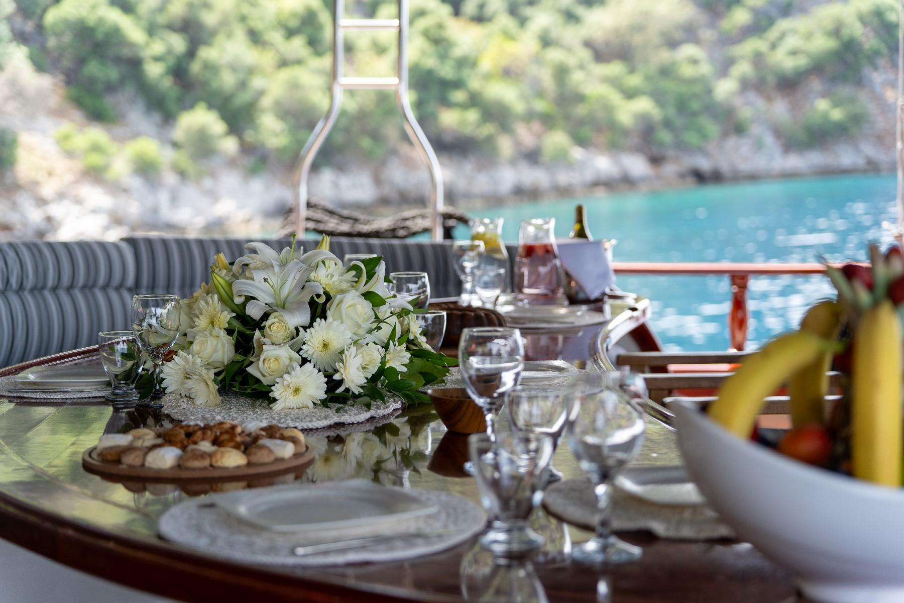 Berrak Su gulet amenities lifestyle dining in Türkiye