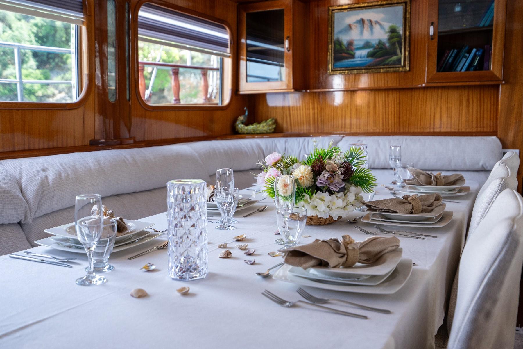 Berrak Su gulet amenities lifestyle dining in Türkiye