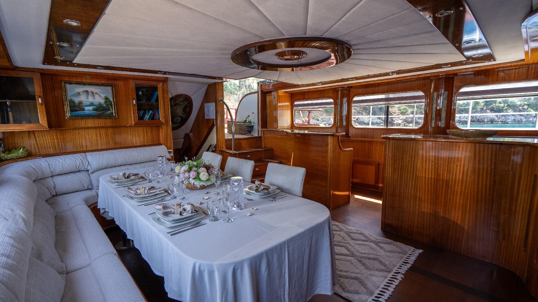 Berrak Su gulet amenities interior cabin in Türkiye